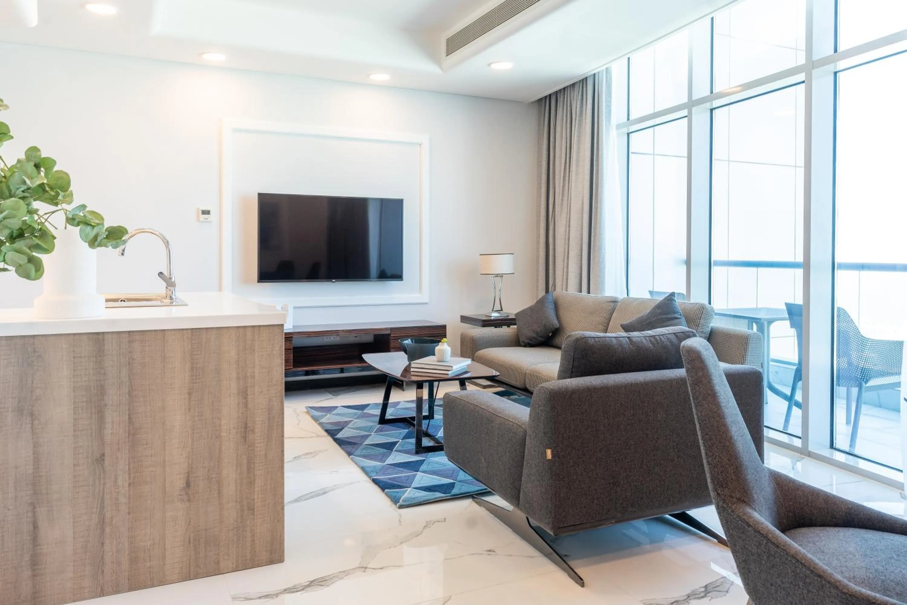 Seating area in S Plaza Suites Hotel