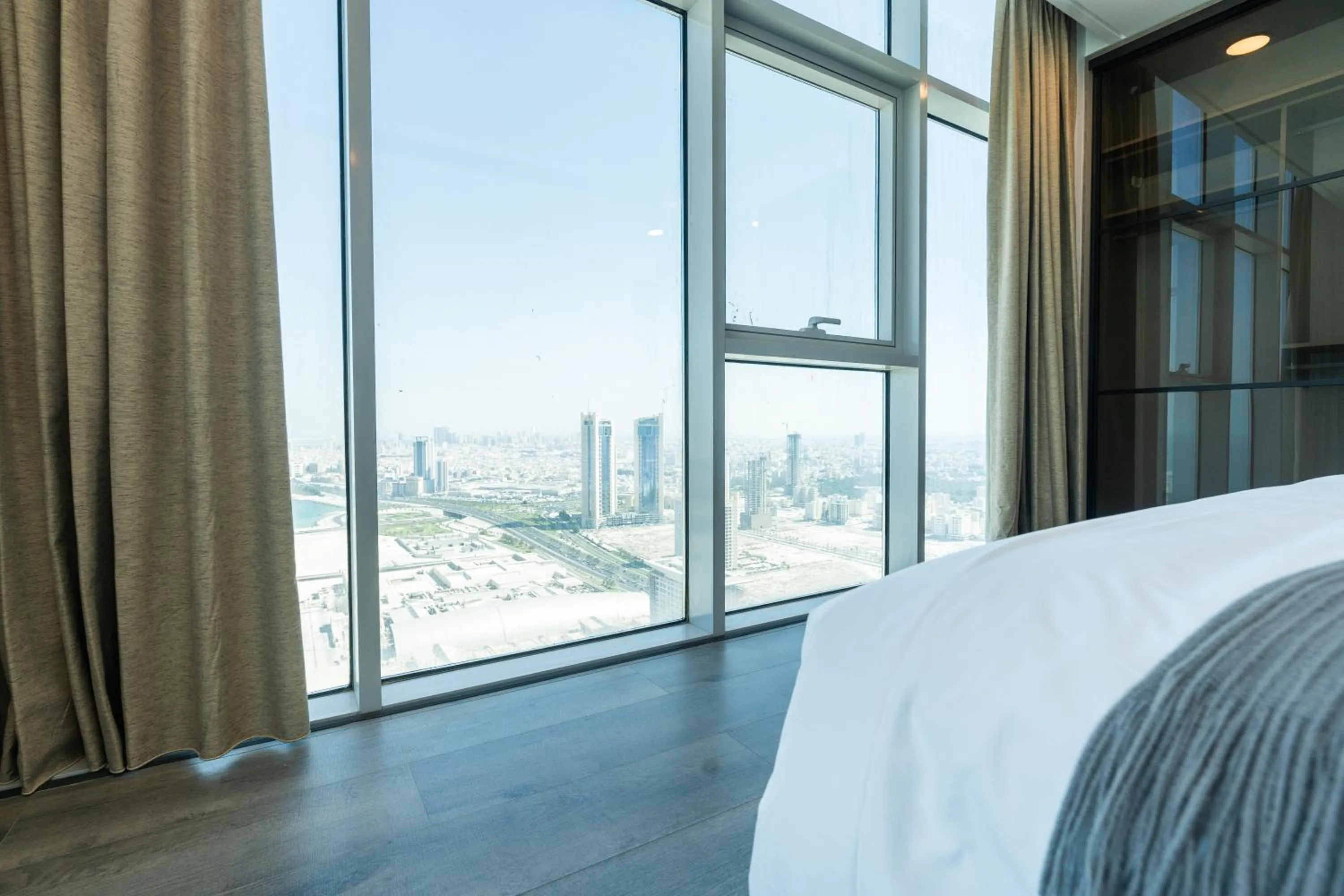 View (from property/room), Bed in S Plaza Suites Hotel