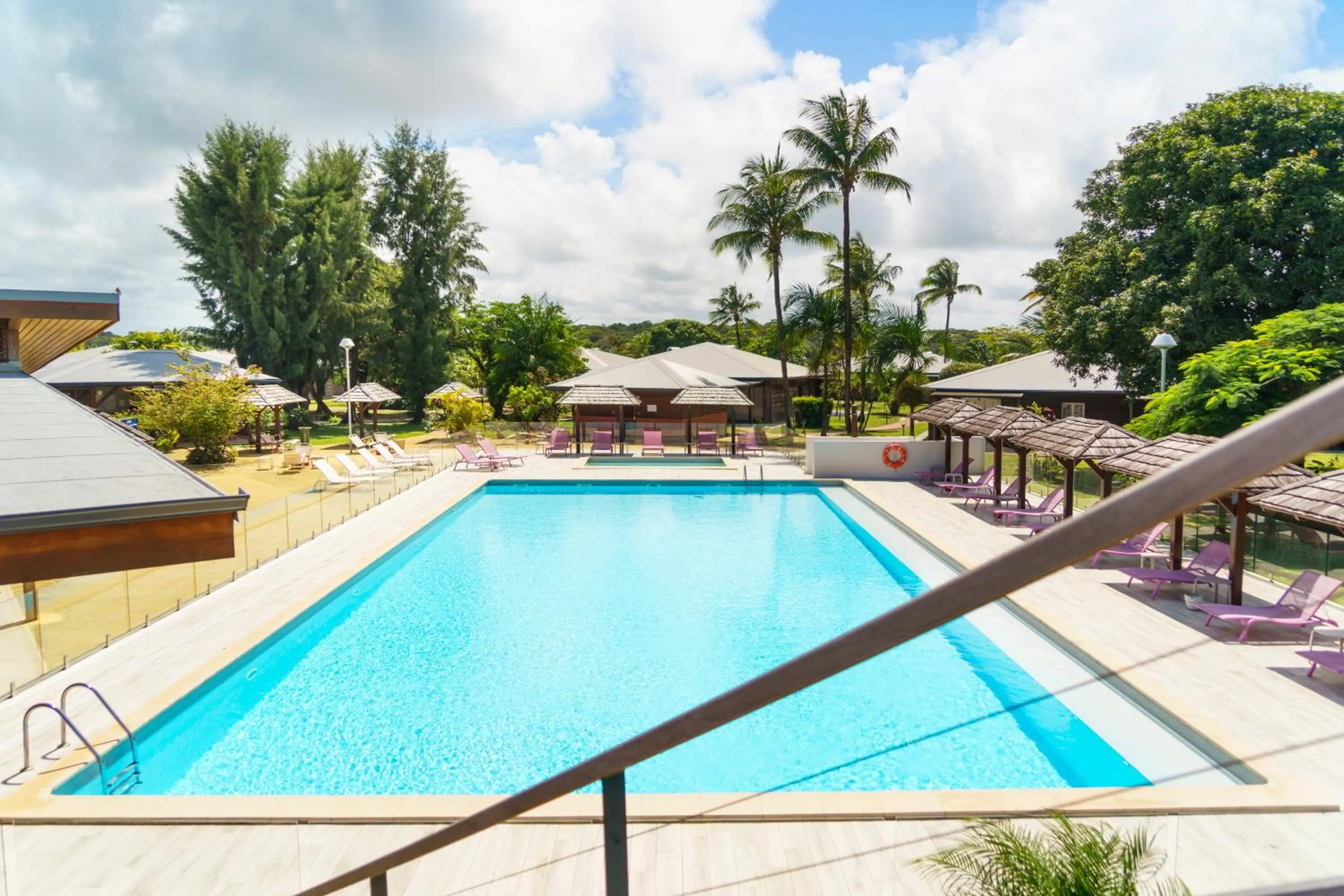 Swimming pool in Hotel Mercure Kourou Ariatel