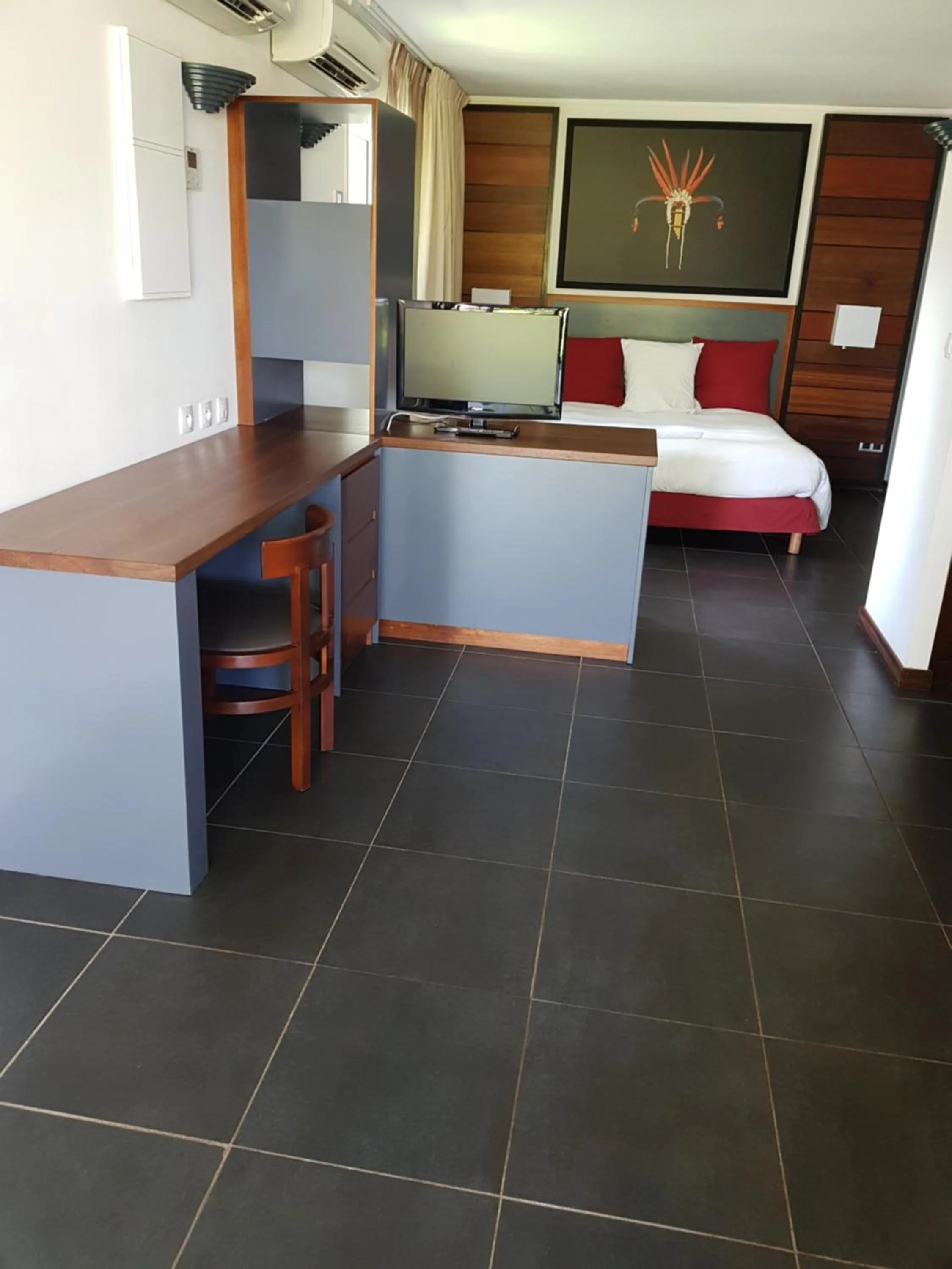 Photo of the whole room, Bed in Hotel Mercure Kourou Ariatel