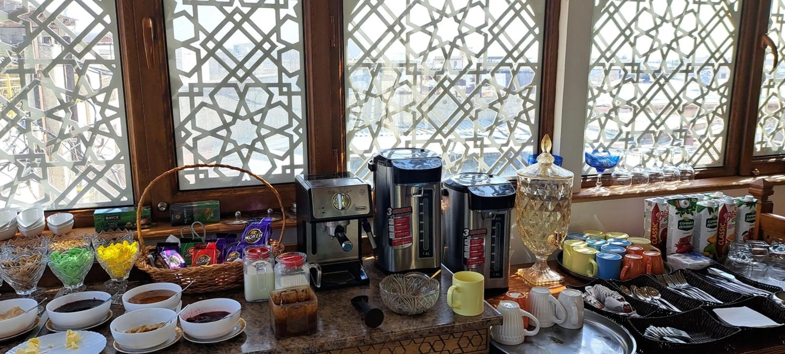 Restaurant/places to eat in Hotel Ansi Boutique W&S terrace