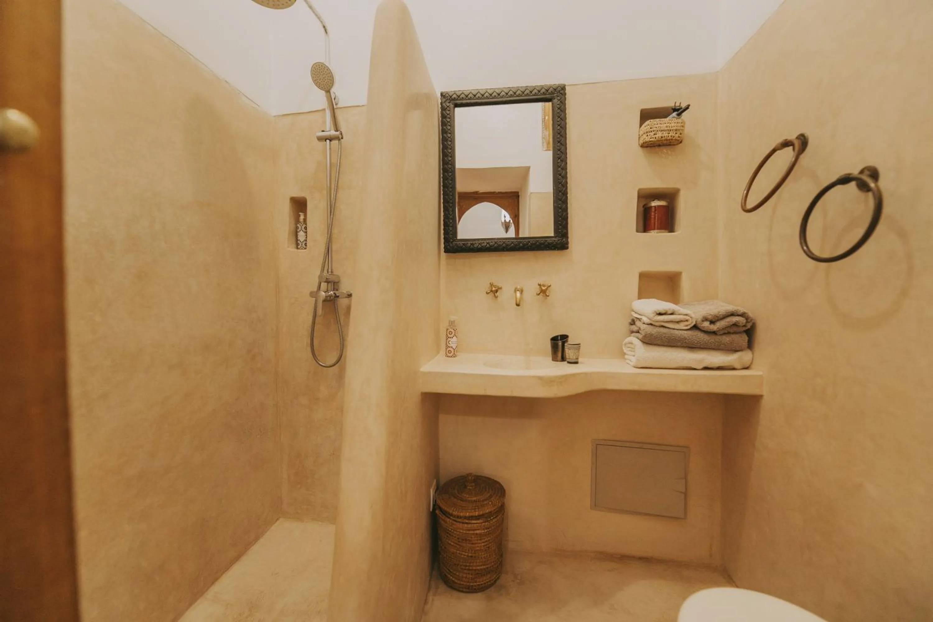 Shower in Riad Djebel
