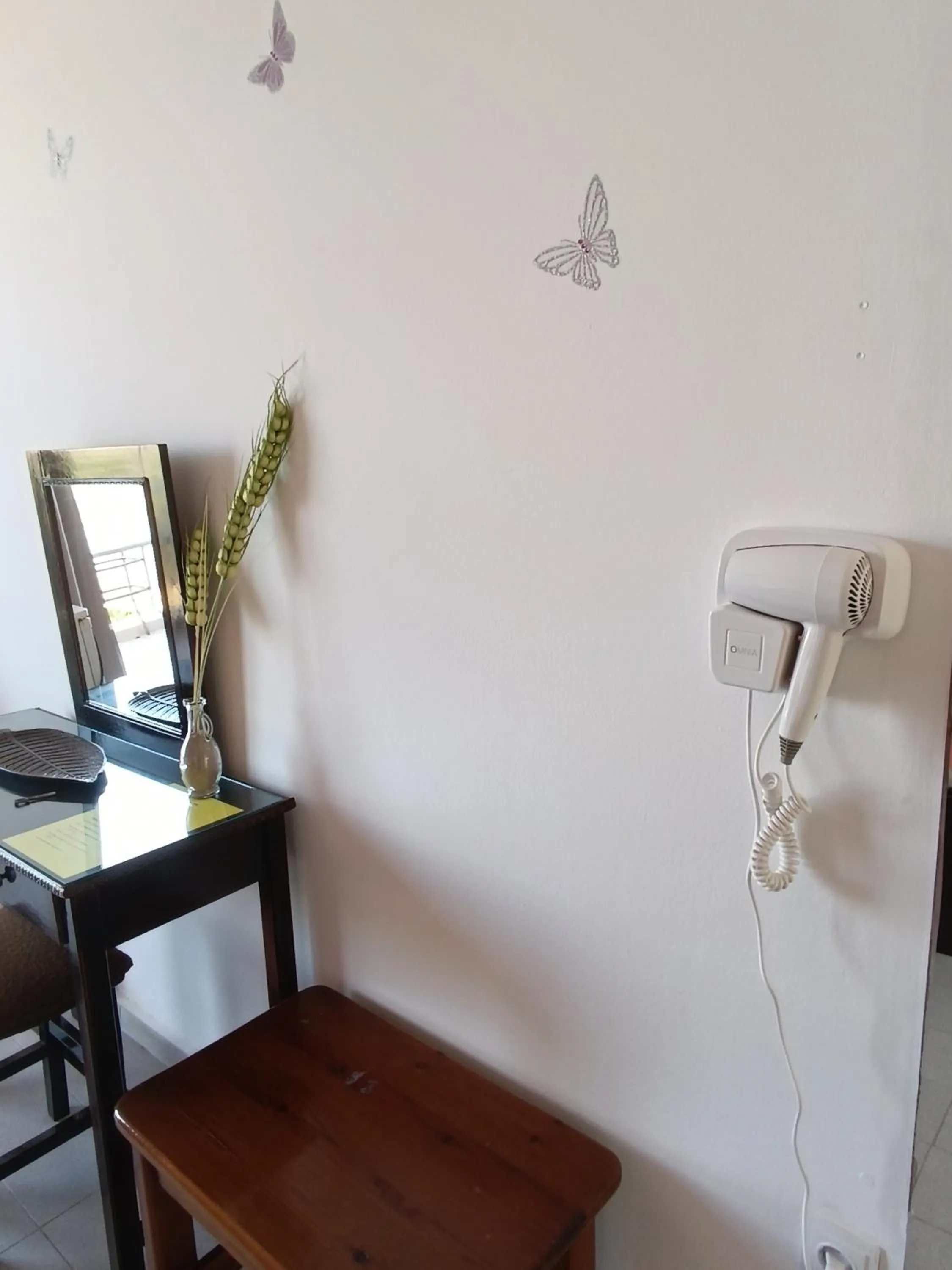 Photo of the whole room in GOLDEN BEACH