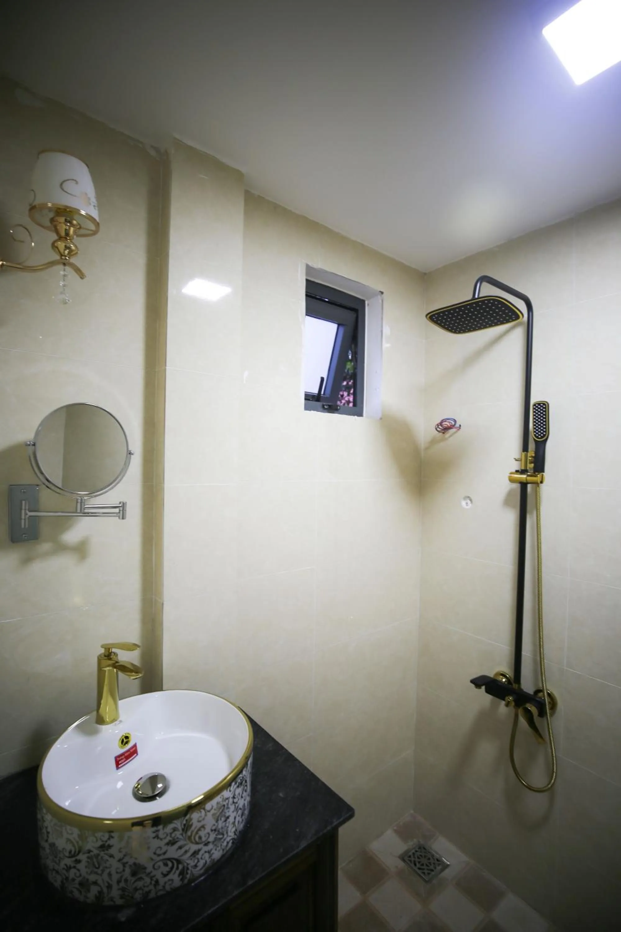 Bathroom in Ngọc Đông Phương Villa Home