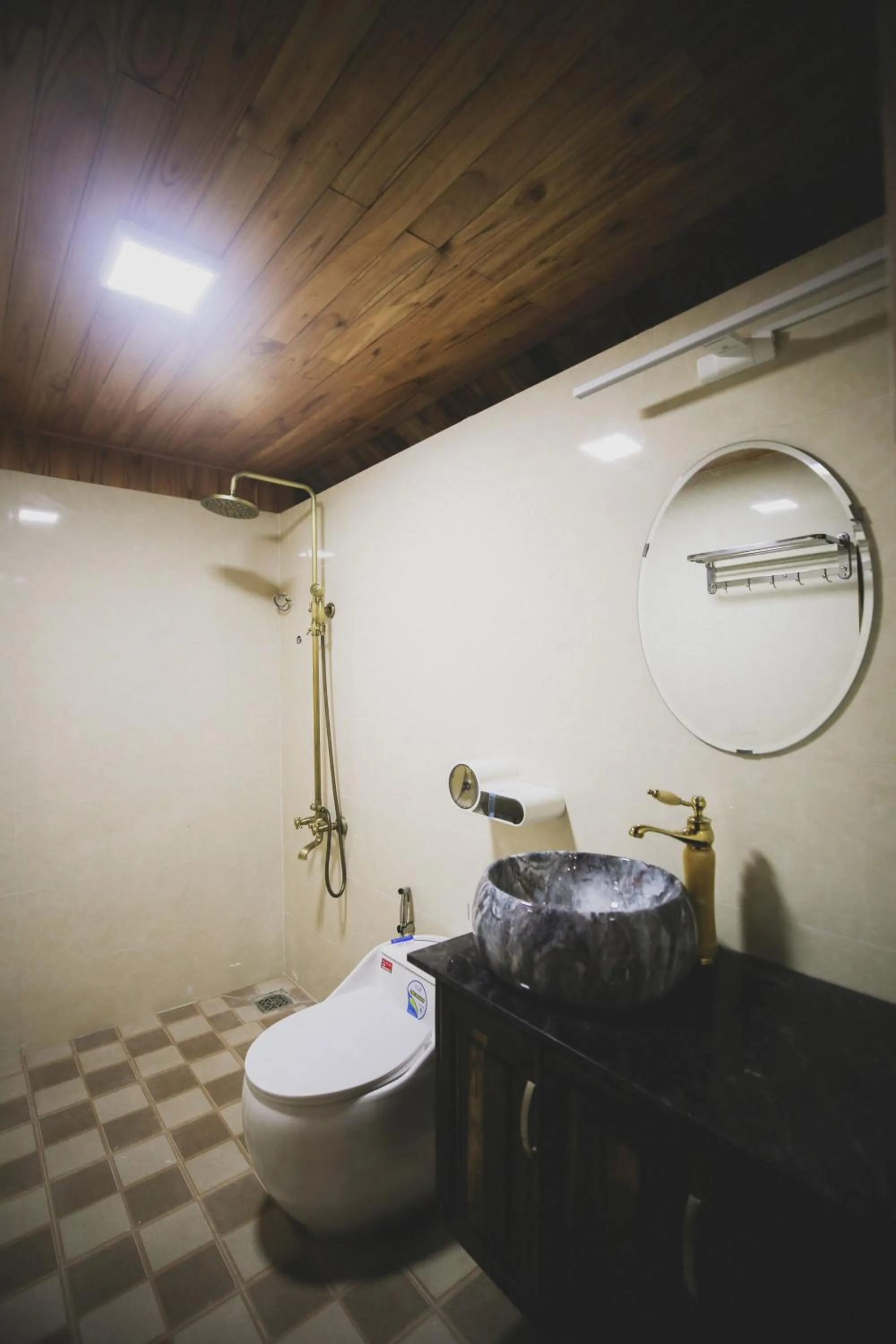 Bathroom in Ngọc Đông Phương Villa Home