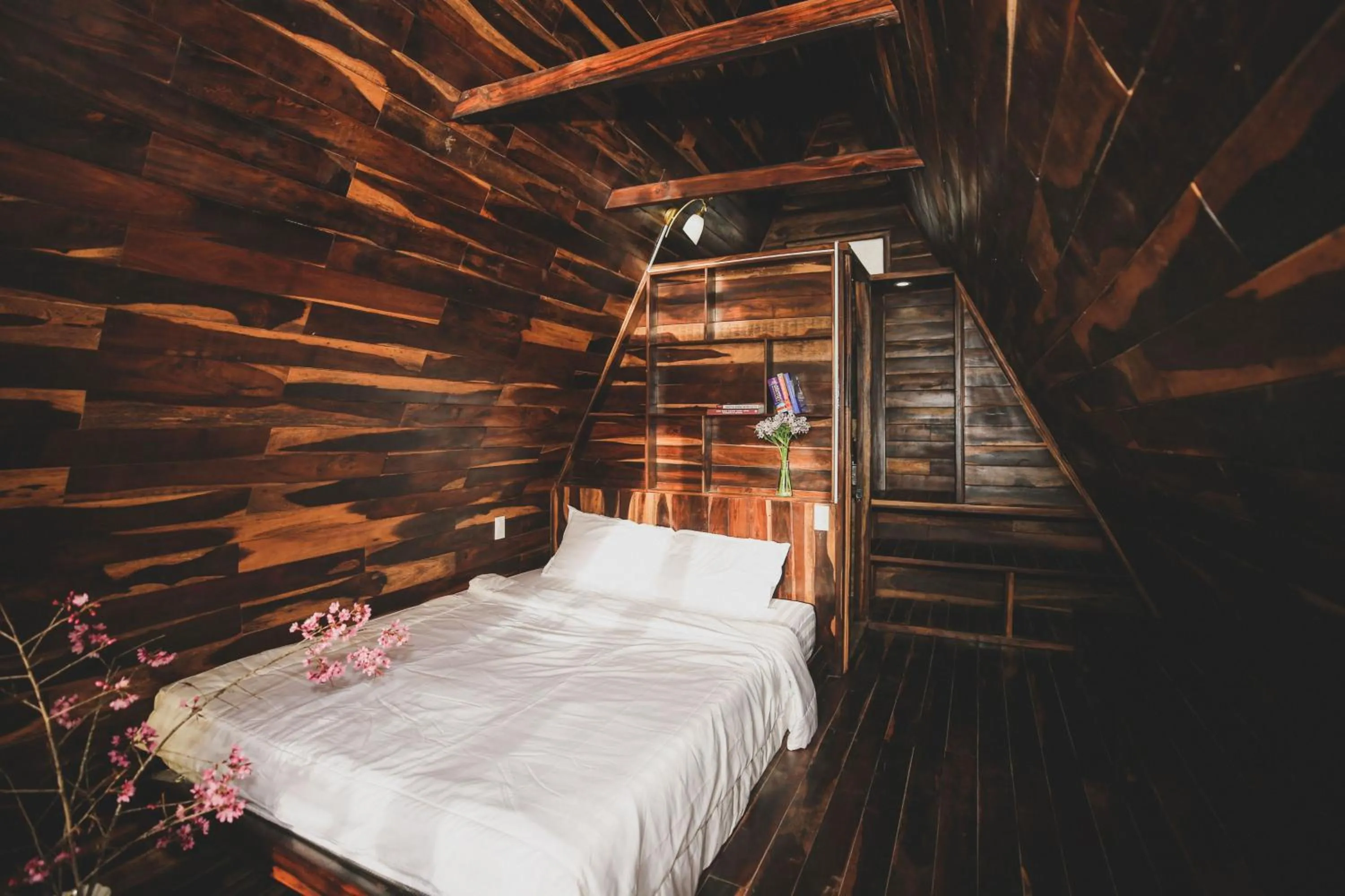 Bed in Ngọc Đông Phương Villa Home