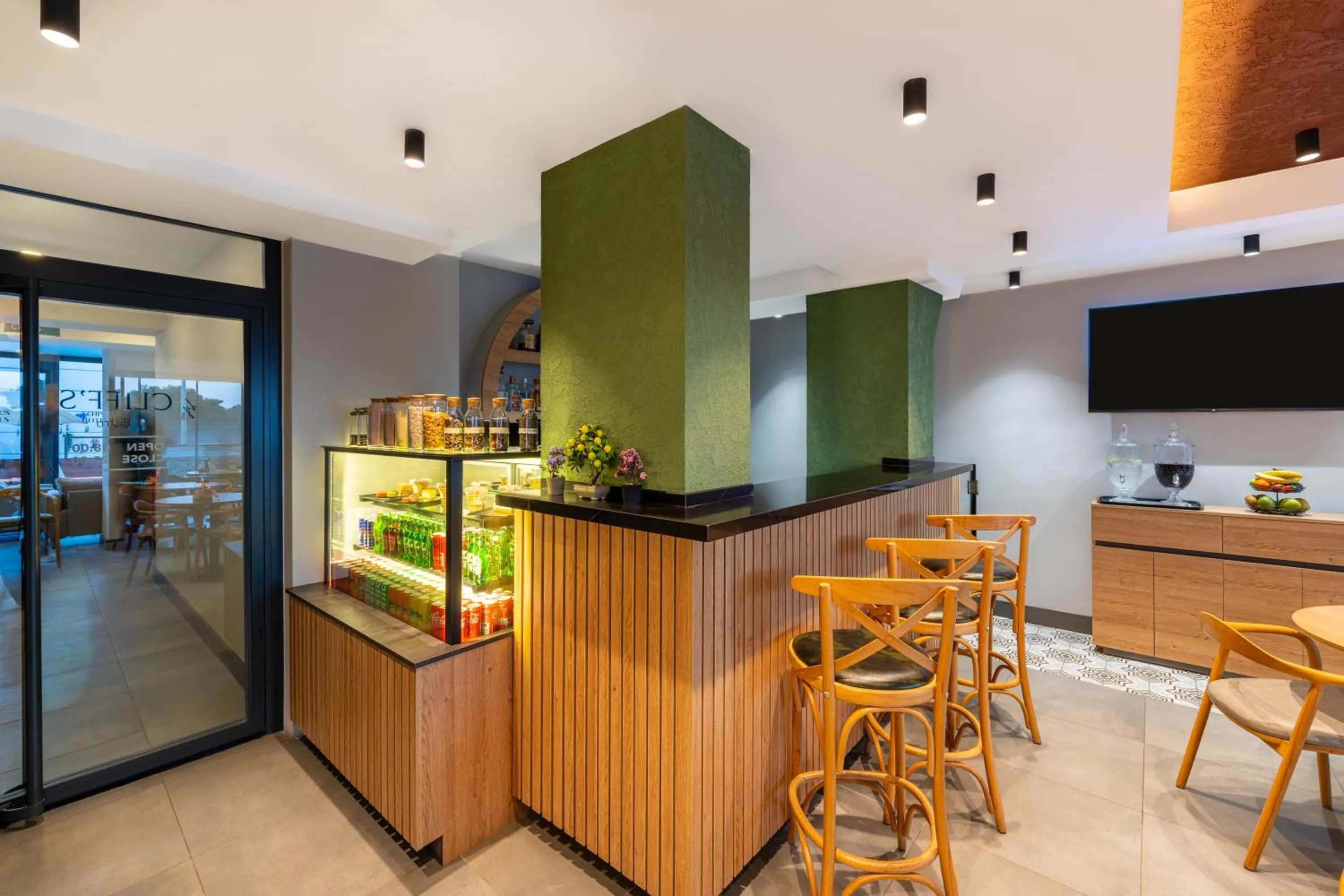 Restaurant/places to eat in Echinus Lara Hotel