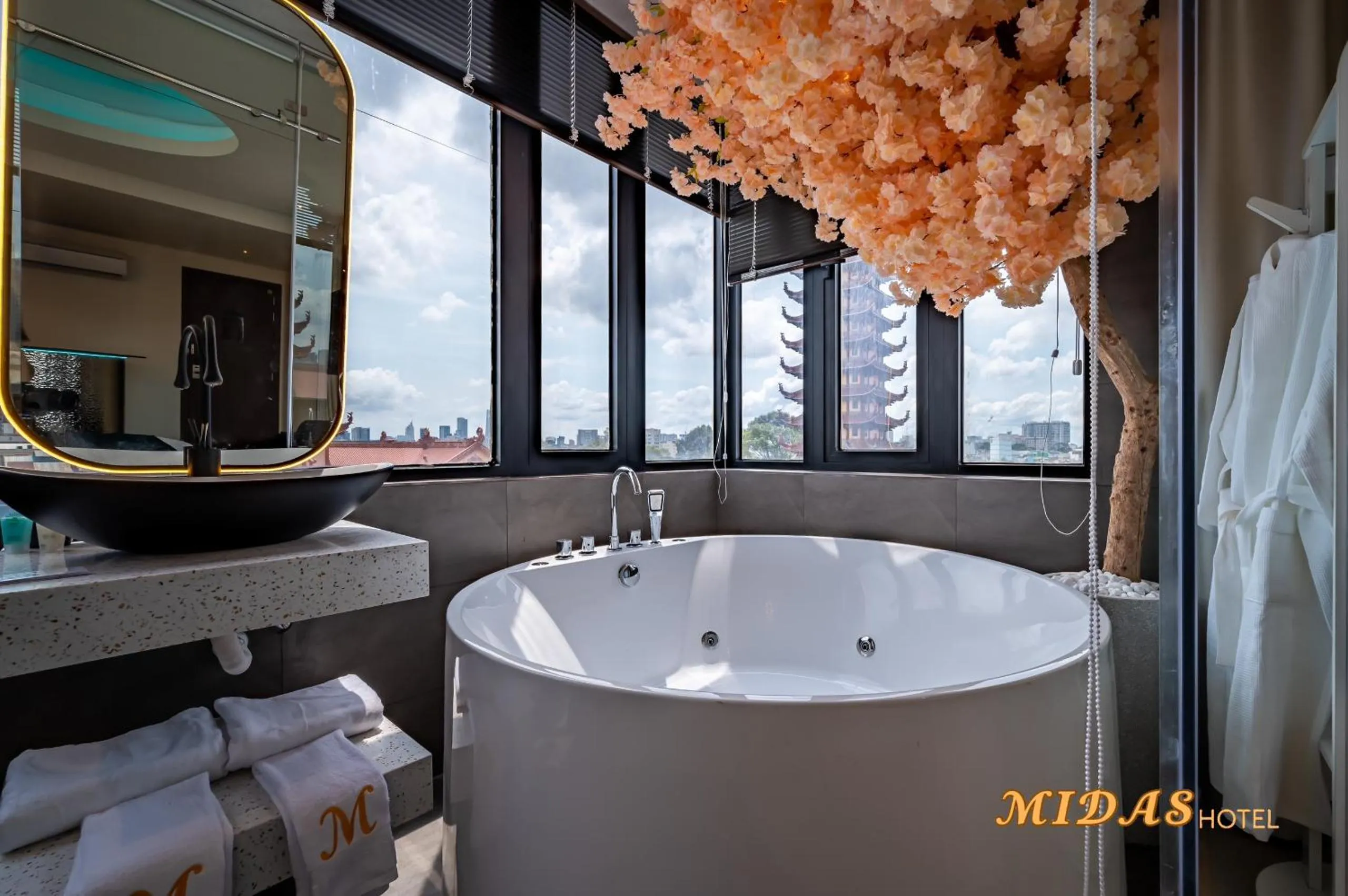 Bathroom in Midas Hotel