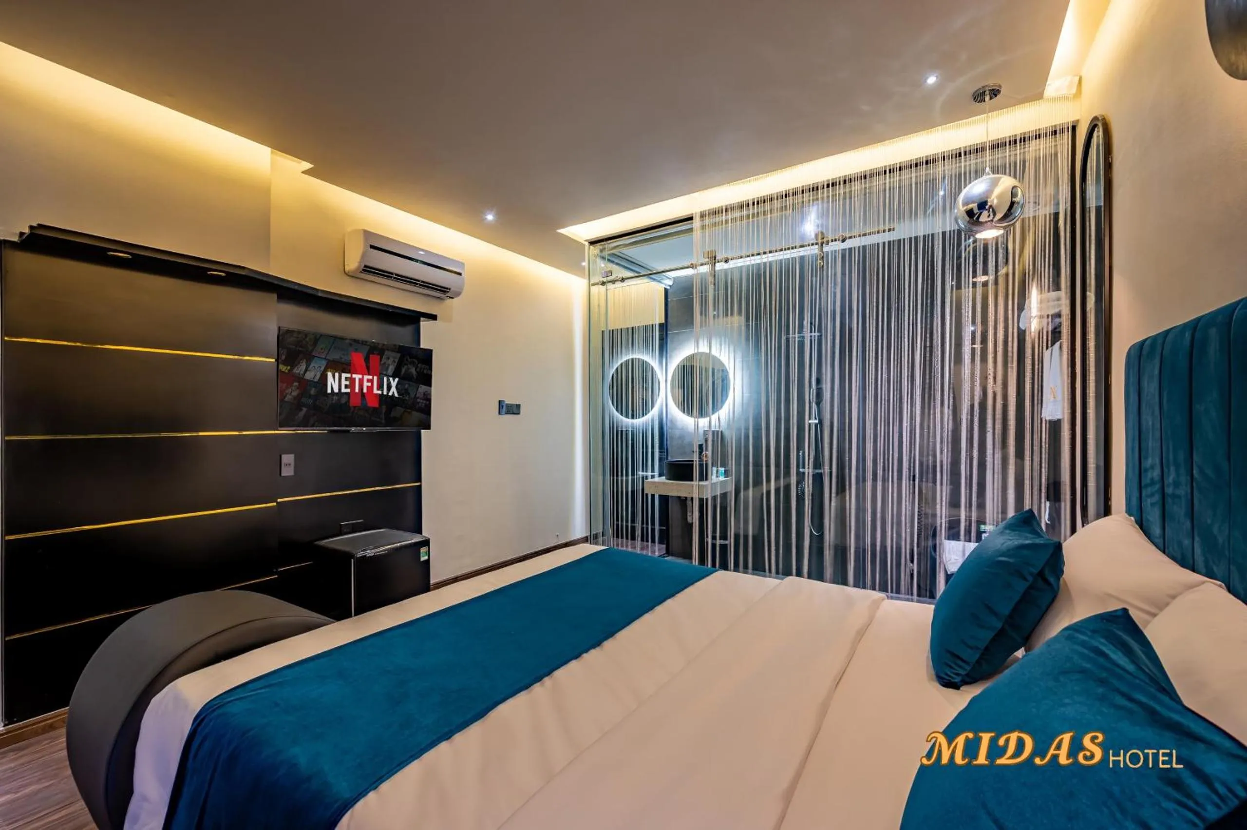 Bed in Midas Hotel