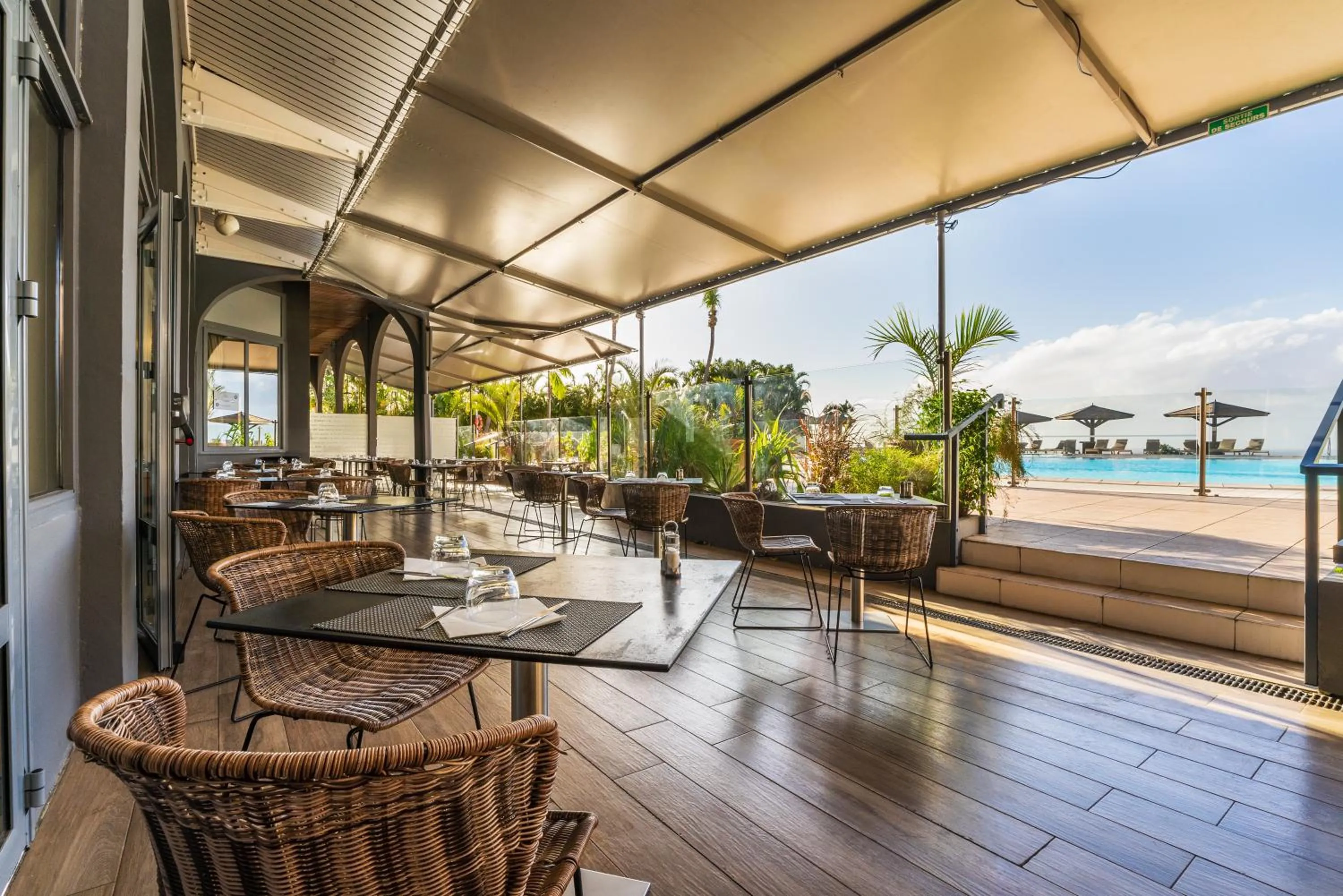 Restaurant/places to eat in Hôtel Exsel Créolia