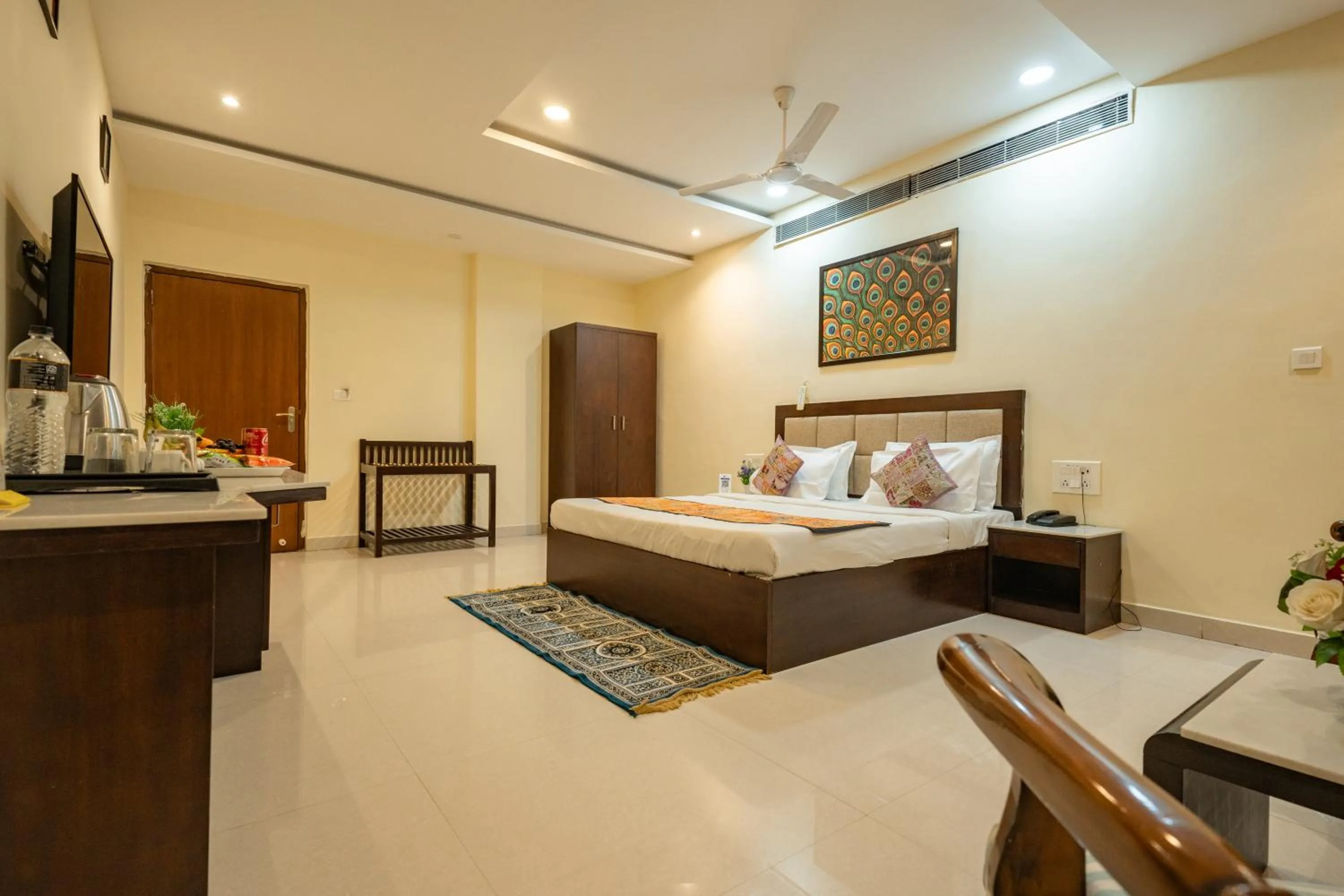 Bed in Tripli Hotels White Manor