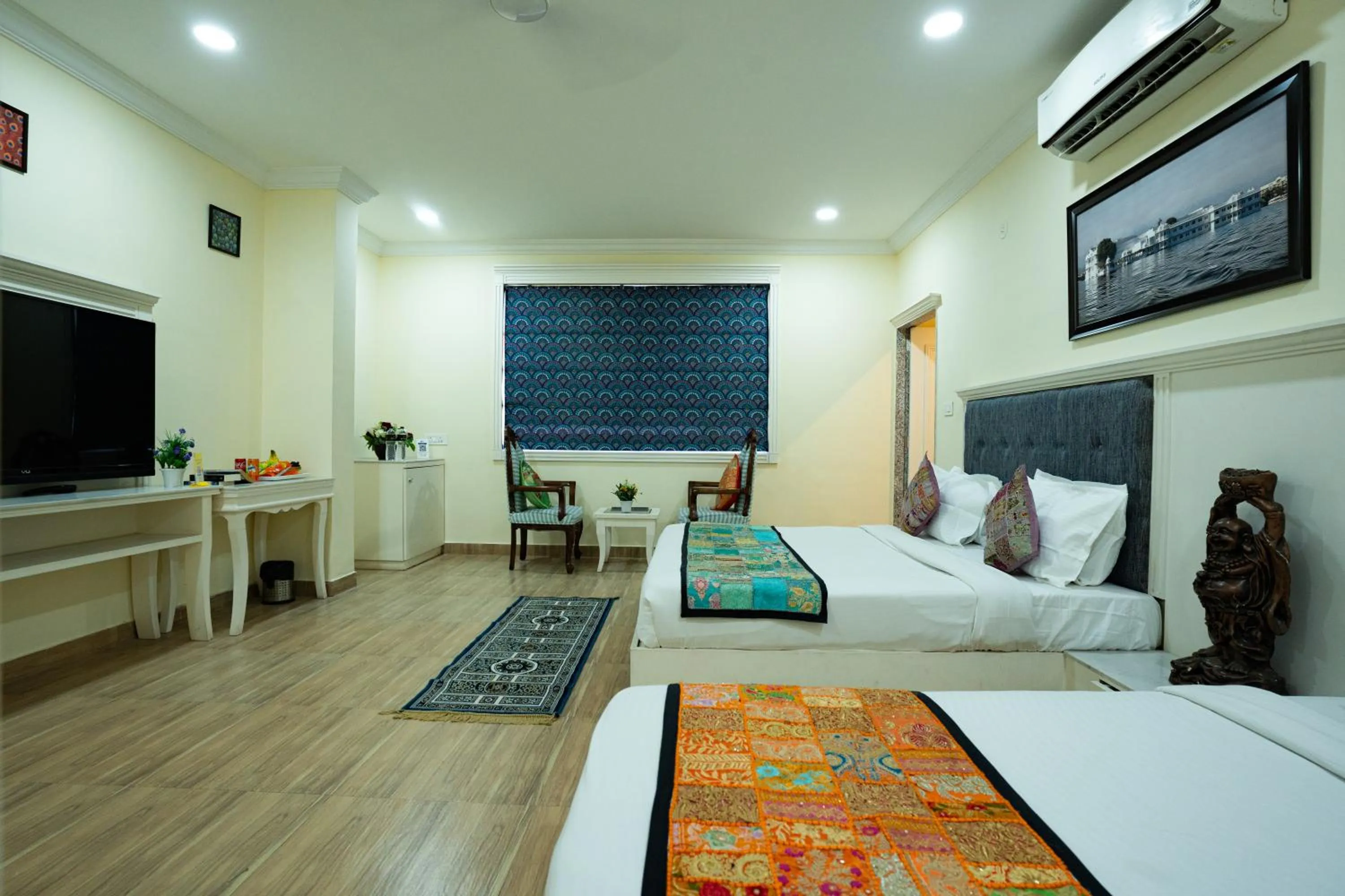 Bed in Tripli Hotels White Manor