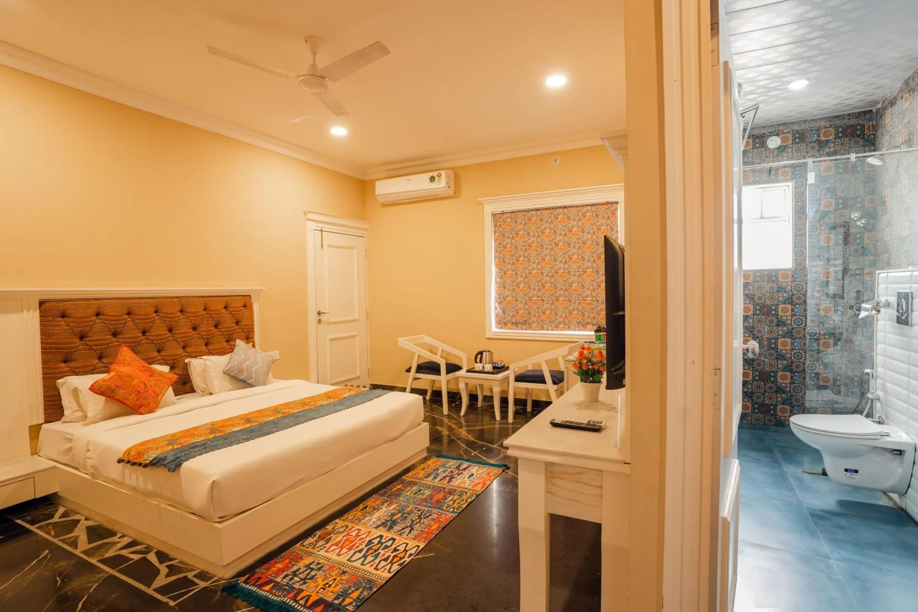 Photo of the whole room, Bed in Tripli Hotels White Manor