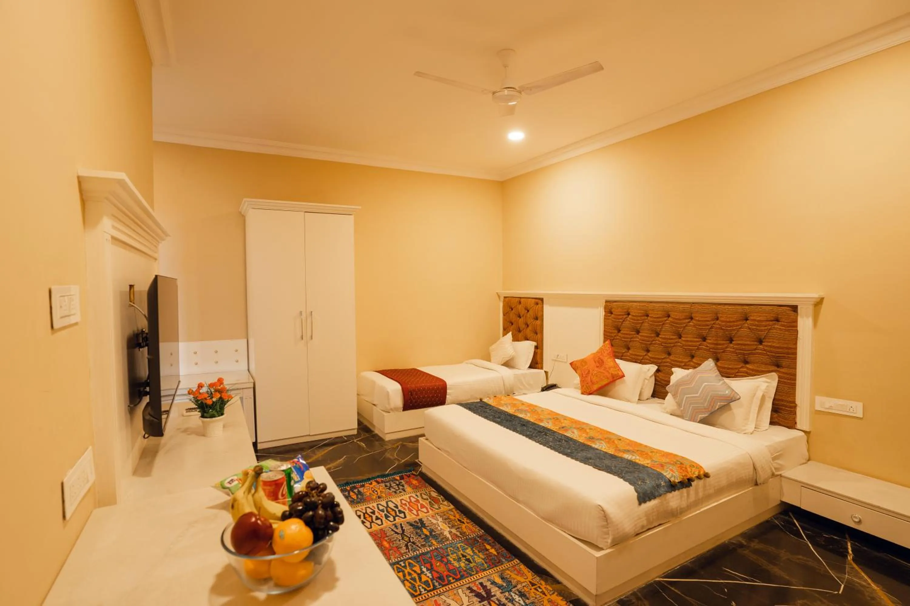 Photo of the whole room, Bed in Tripli Hotels White Manor