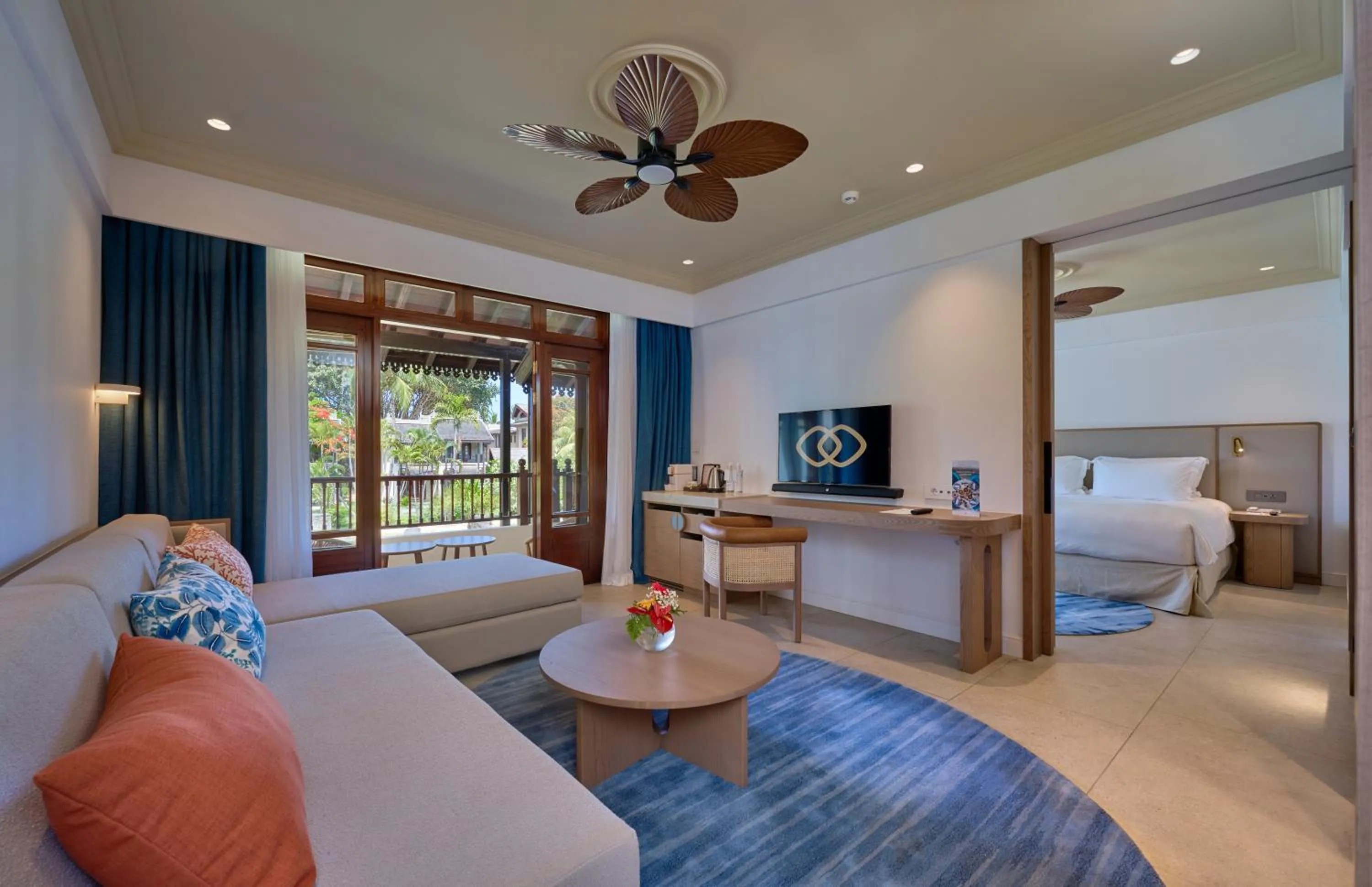 Living room, Bed in Sofitel Mauritius L'Imperial Resort & Spa