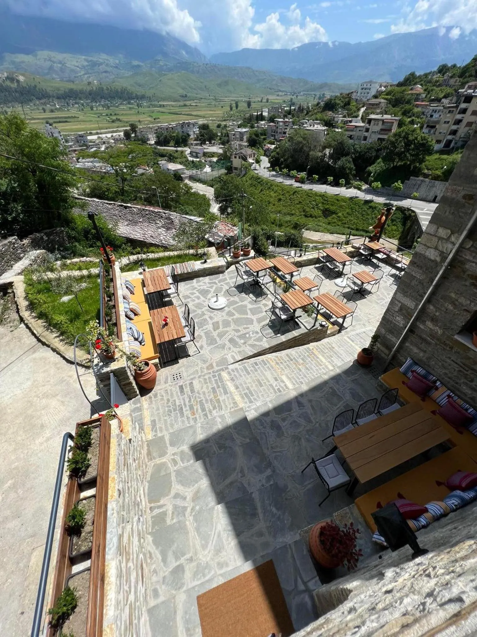 Restaurant/places to eat in The Stone Sky Hotel