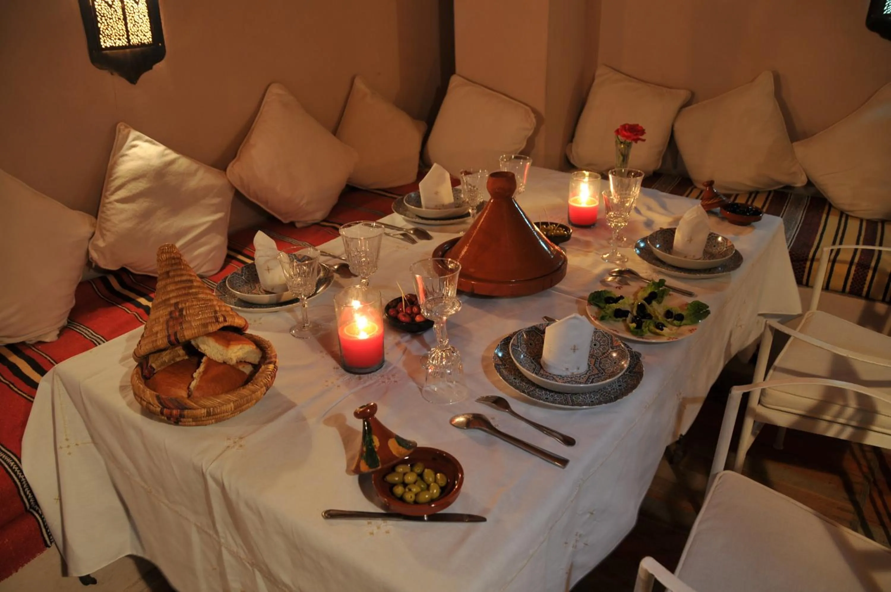 Restaurant/places to eat in Riad Adriana