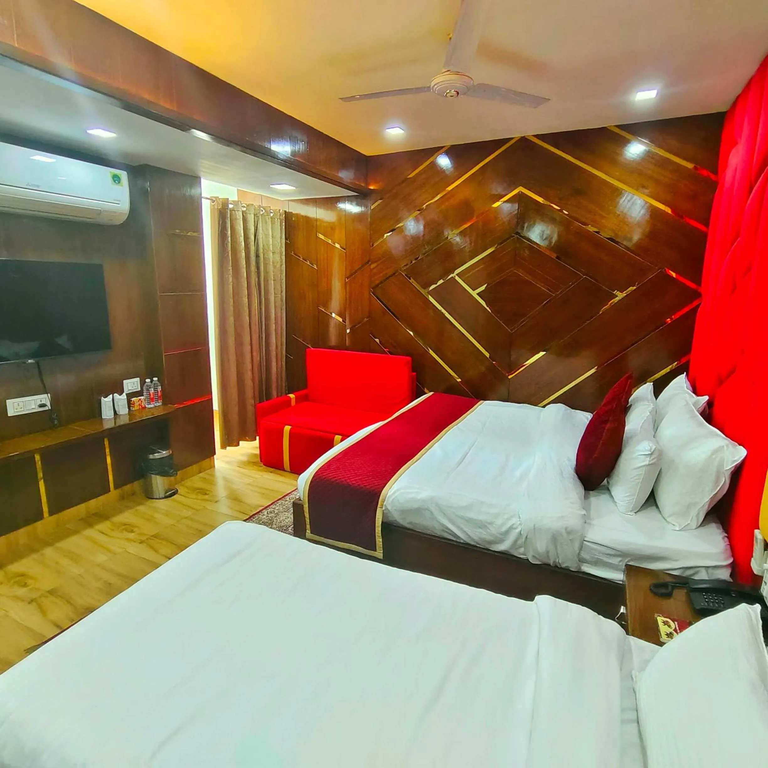 Bedroom, Bed in Rich Grand Hotel