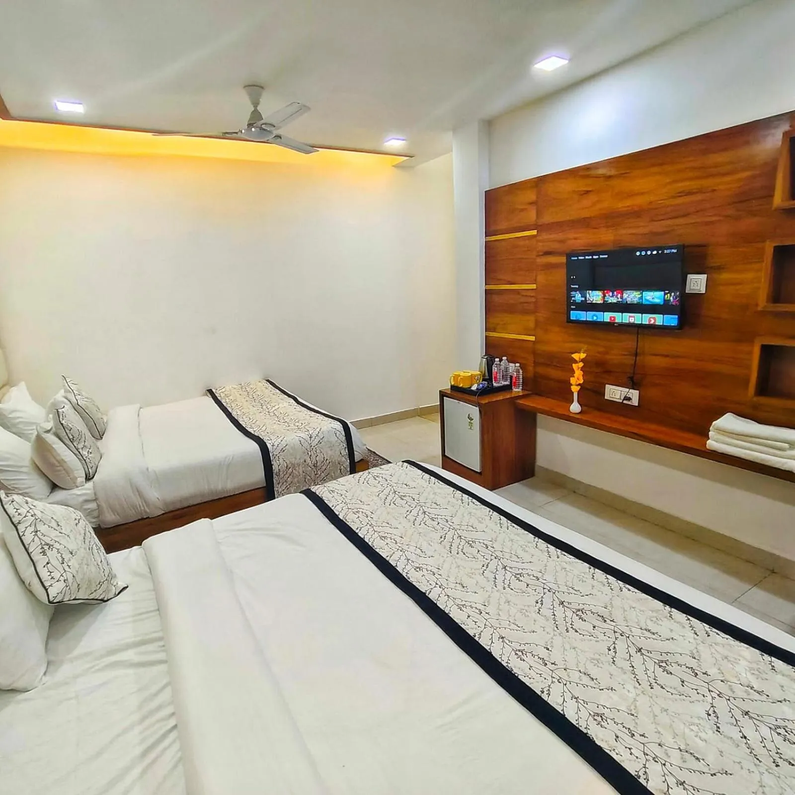 Photo of the whole room, Bed in Rich Grand Hotel