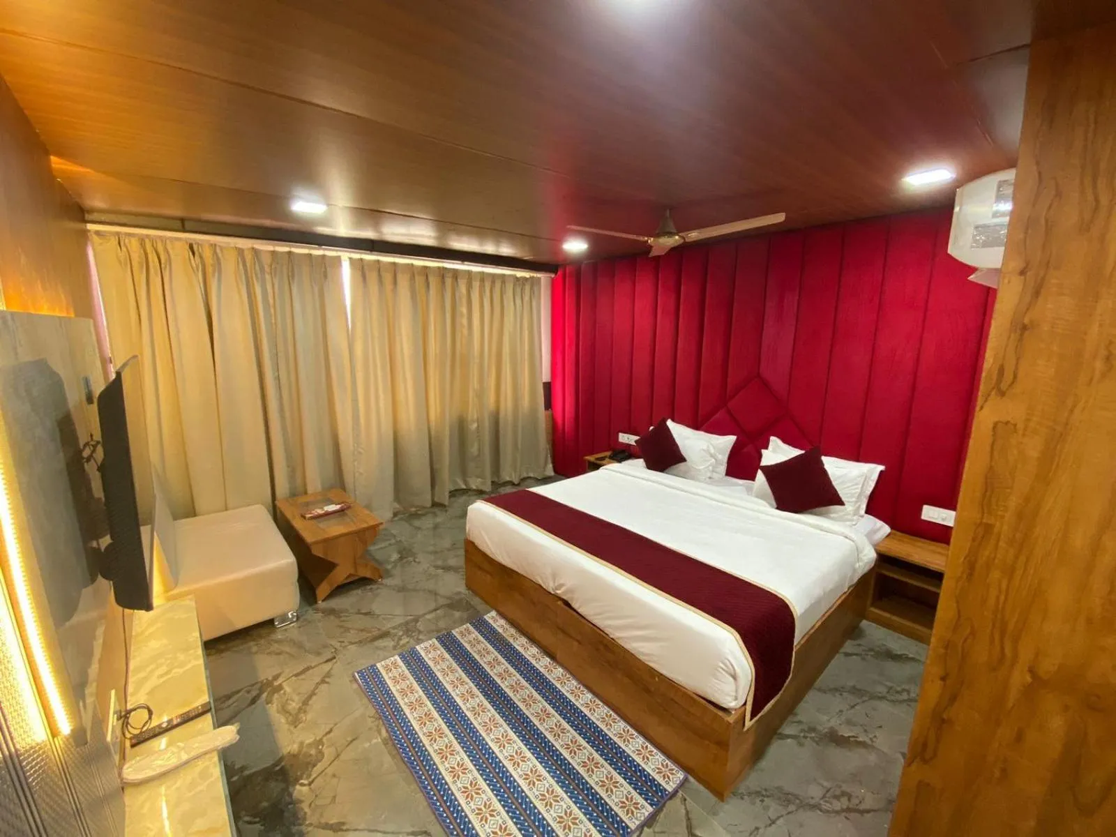 Bed in Rich Grand Hotel