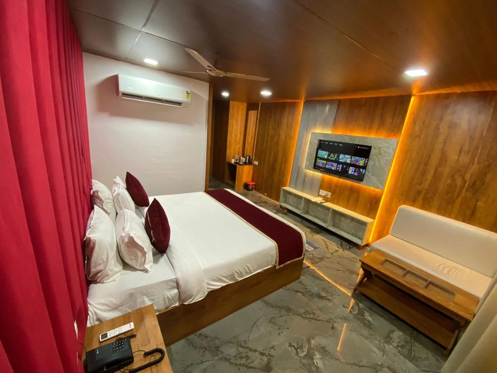 Bed in Rich Grand Hotel