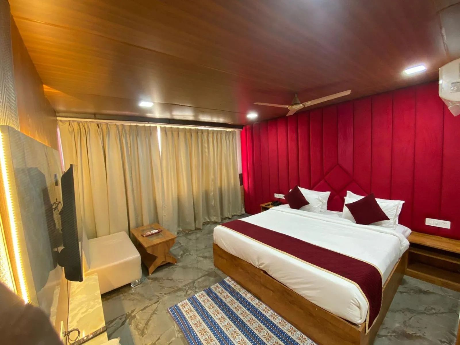 Bed in Rich Grand Hotel