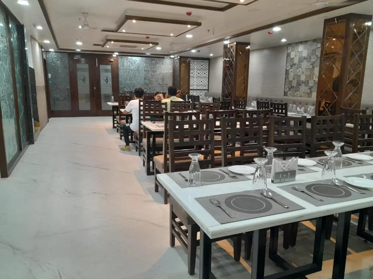 Restaurant/places to eat in Rich Grand Hotel