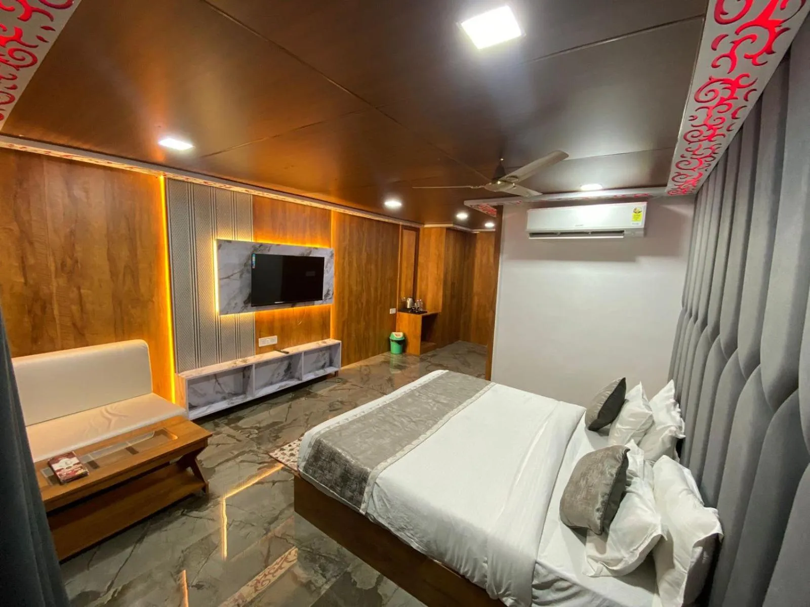 Bed in Rich Grand Hotel