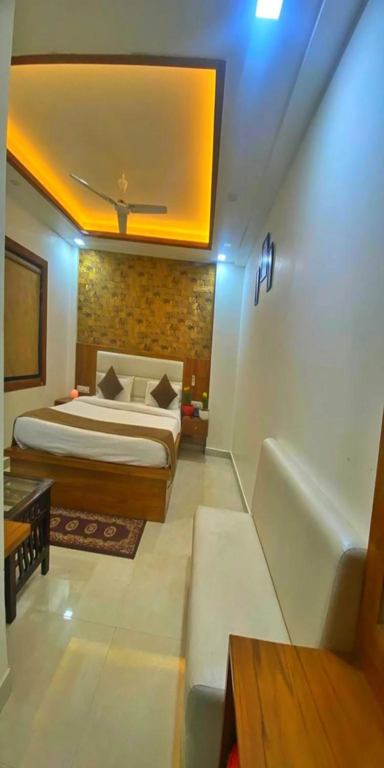 Bedroom, Bed in Rich Grand Hotel