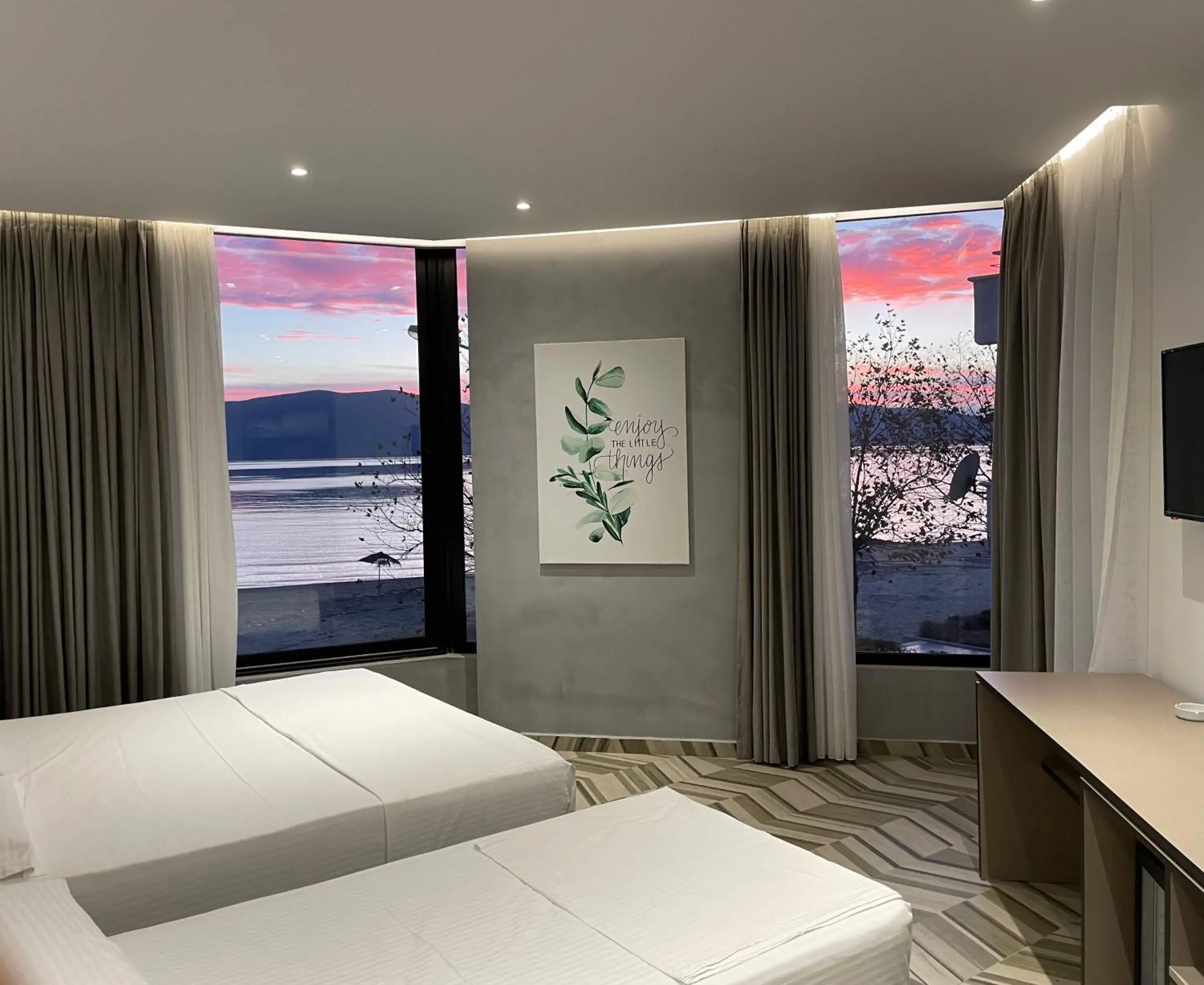 Deluxe Triple Room with Sea View in Sea & Sand Hotel Deluxe Triple Room with Sea View in Sea & Sand Hotel