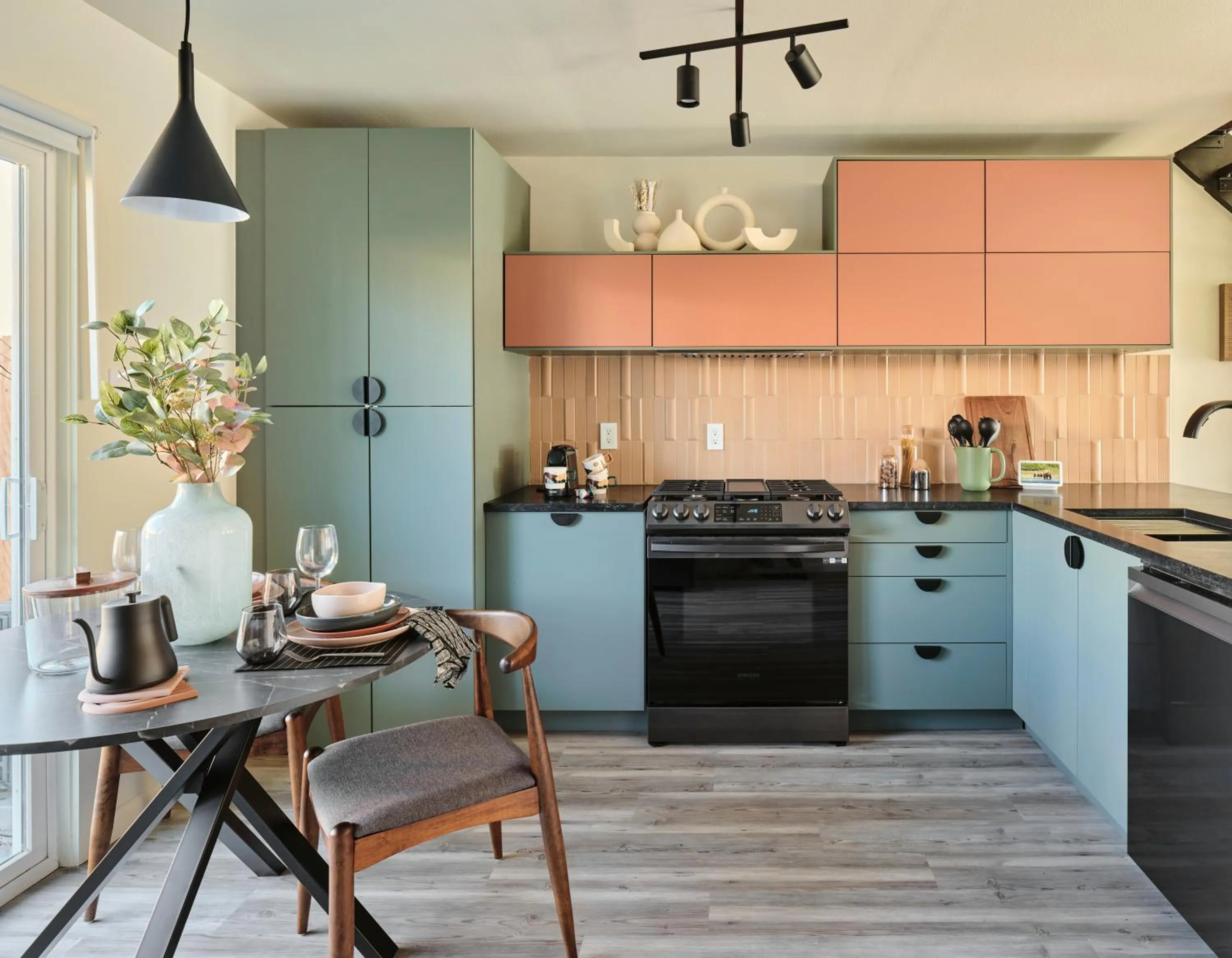 Kitchen or kitchenette in Midcentury Couples Designer Loft - Casa Tuya
