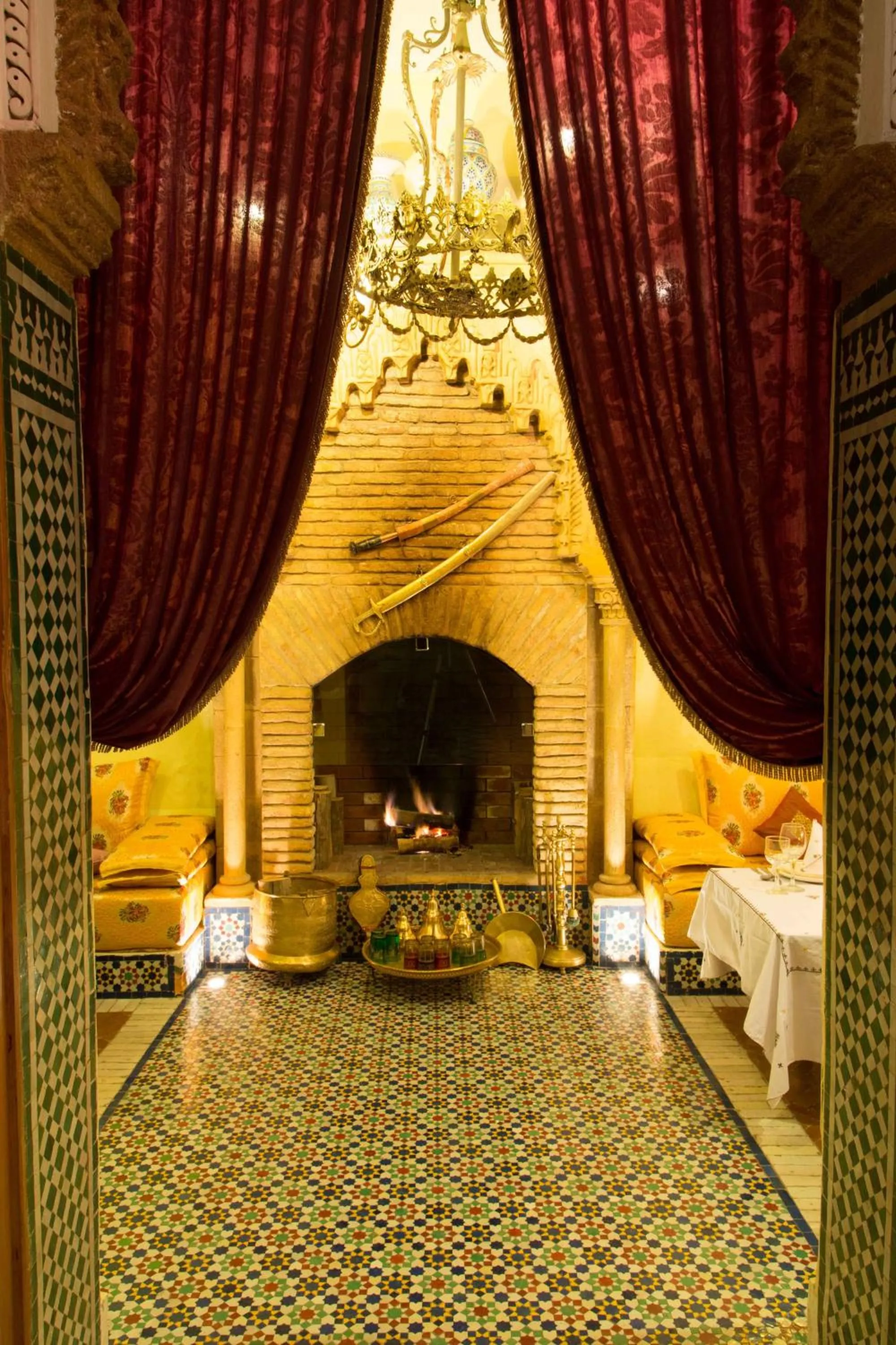 Restaurant/places to eat, Bed in Dar El Kébira