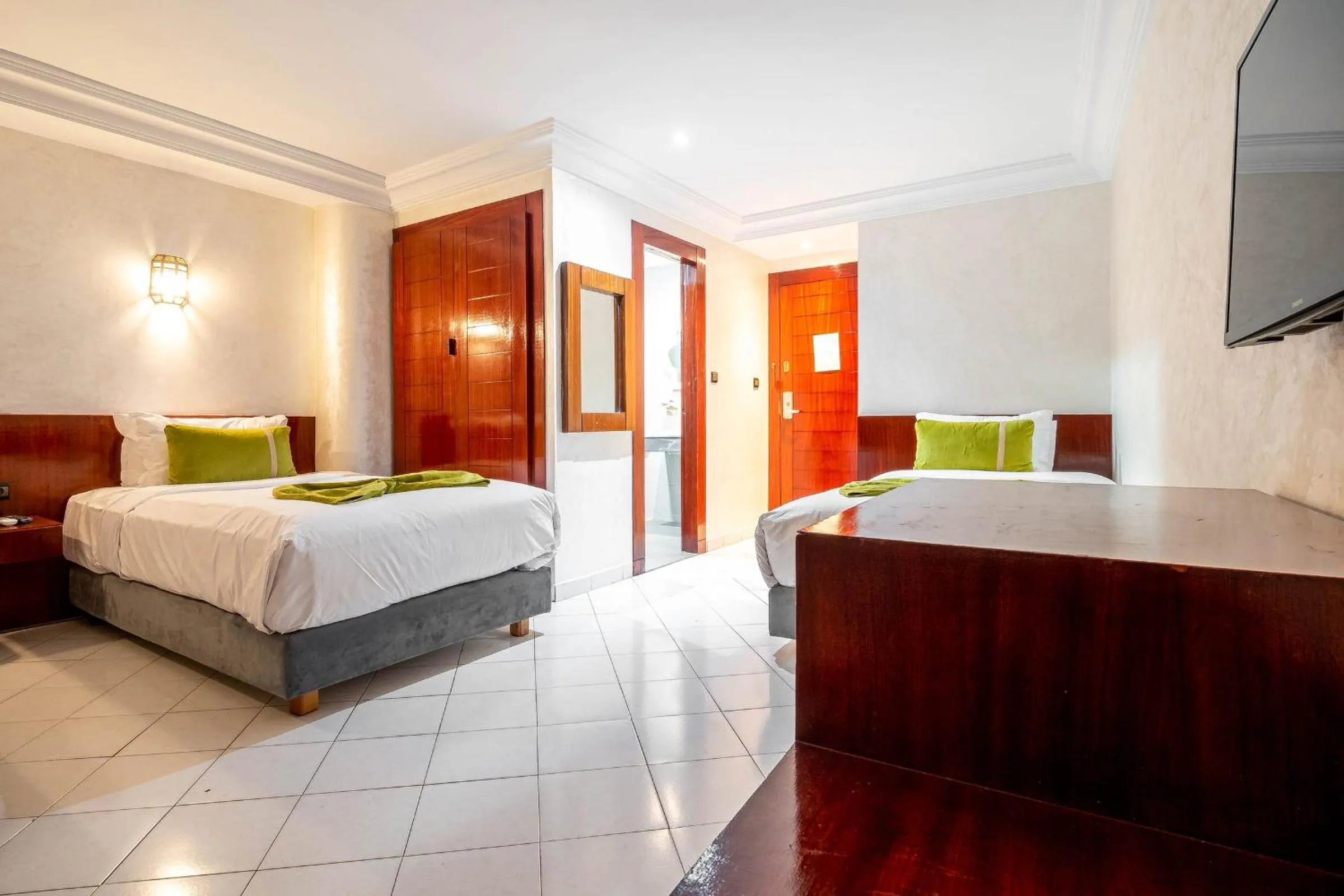 Communal lounge/ TV room, Bed in Hotel Casablanca City Center