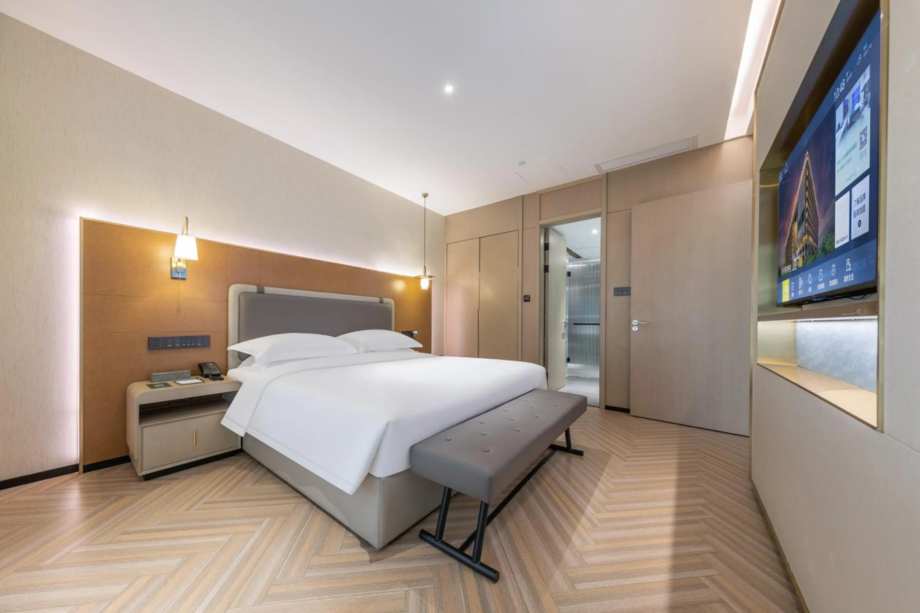 Photo of the whole room, Bed in Guangzhou Baiyun Airport MeHood Liz Hotel