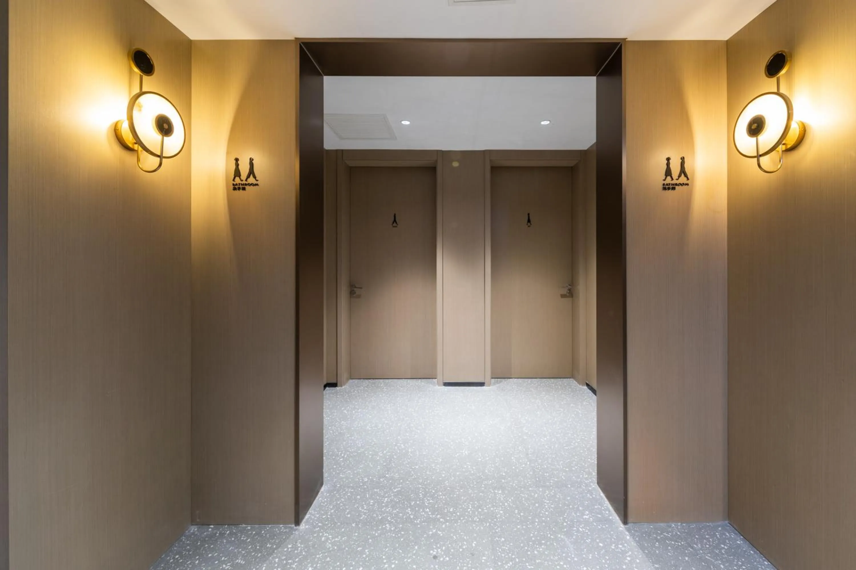 Toilet in Guangzhou Baiyun Airport MeHood Liz Hotel