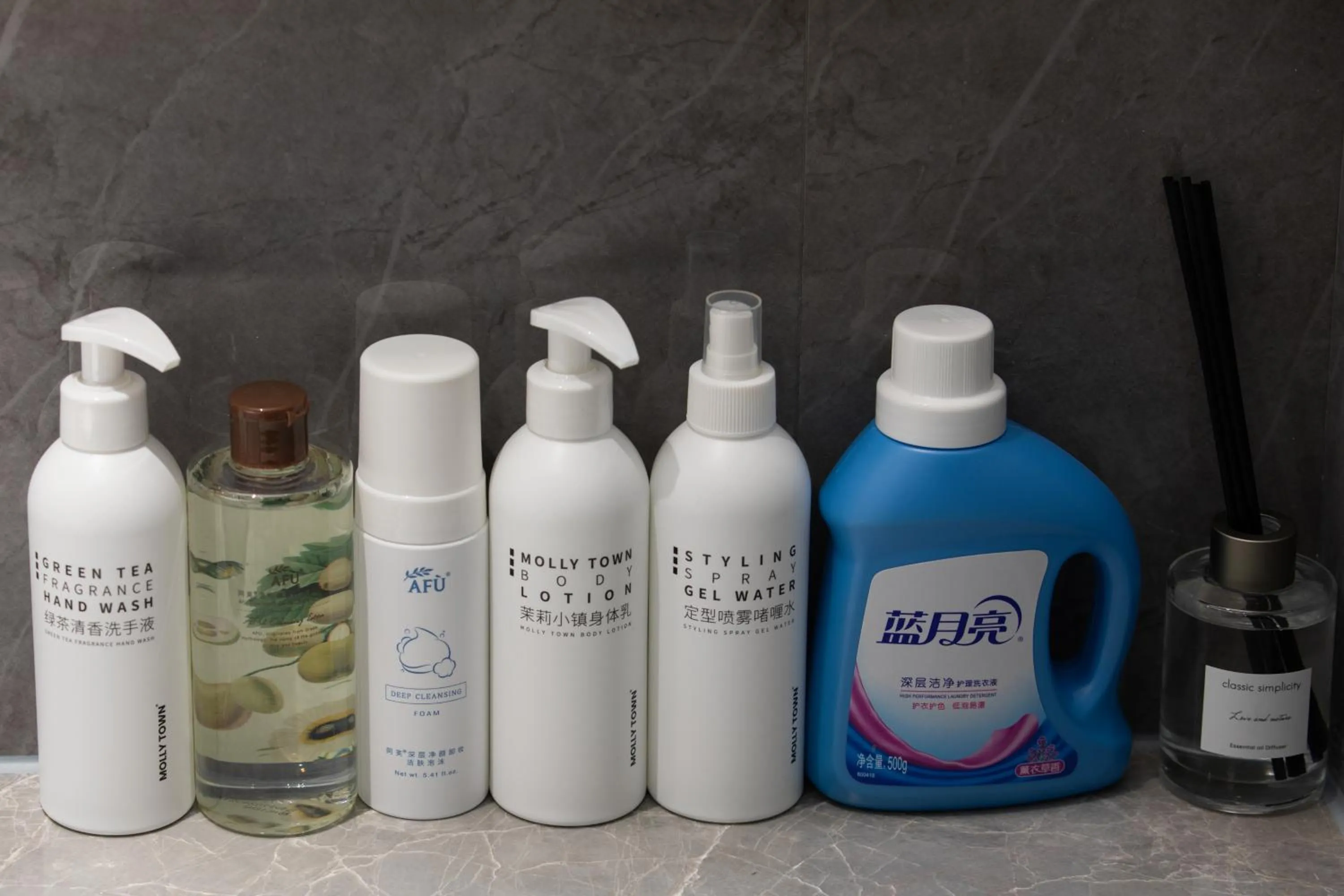 Photo of the whole room in Guangzhou Baiyun Airport MeHood Liz Hotel