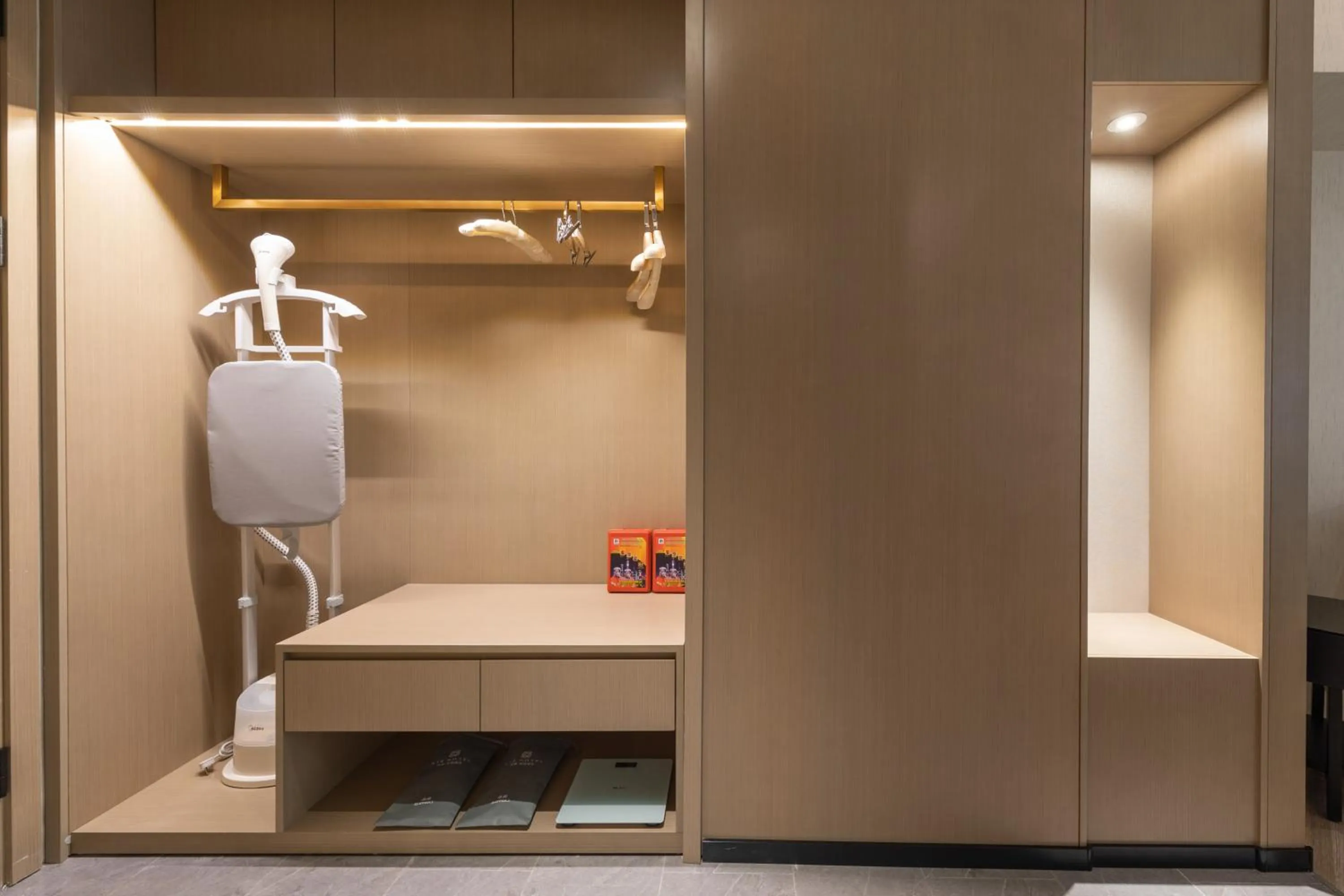 Photo of the whole room in Guangzhou Baiyun Airport MeHood Liz Hotel