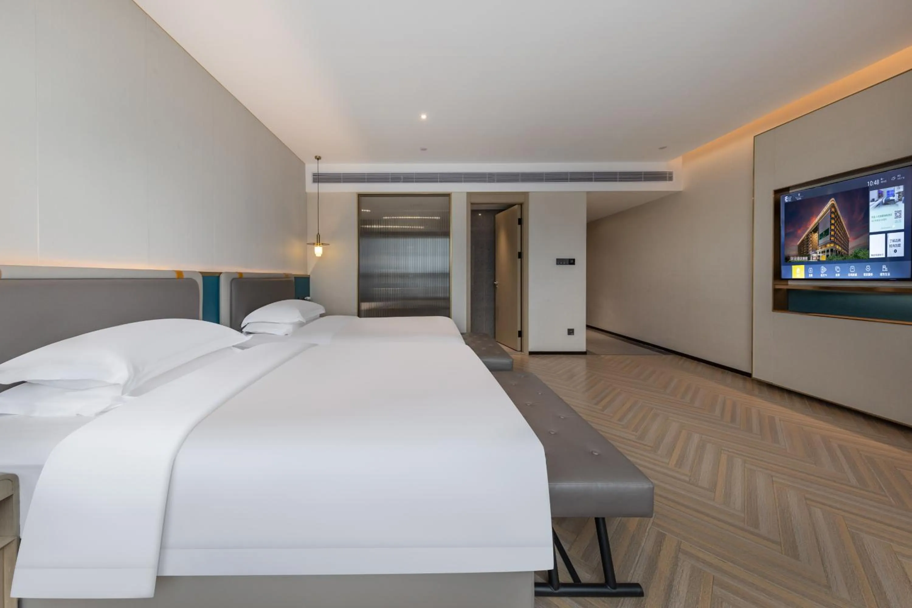 Bed in Guangzhou Baiyun Airport MeHood Liz Hotel