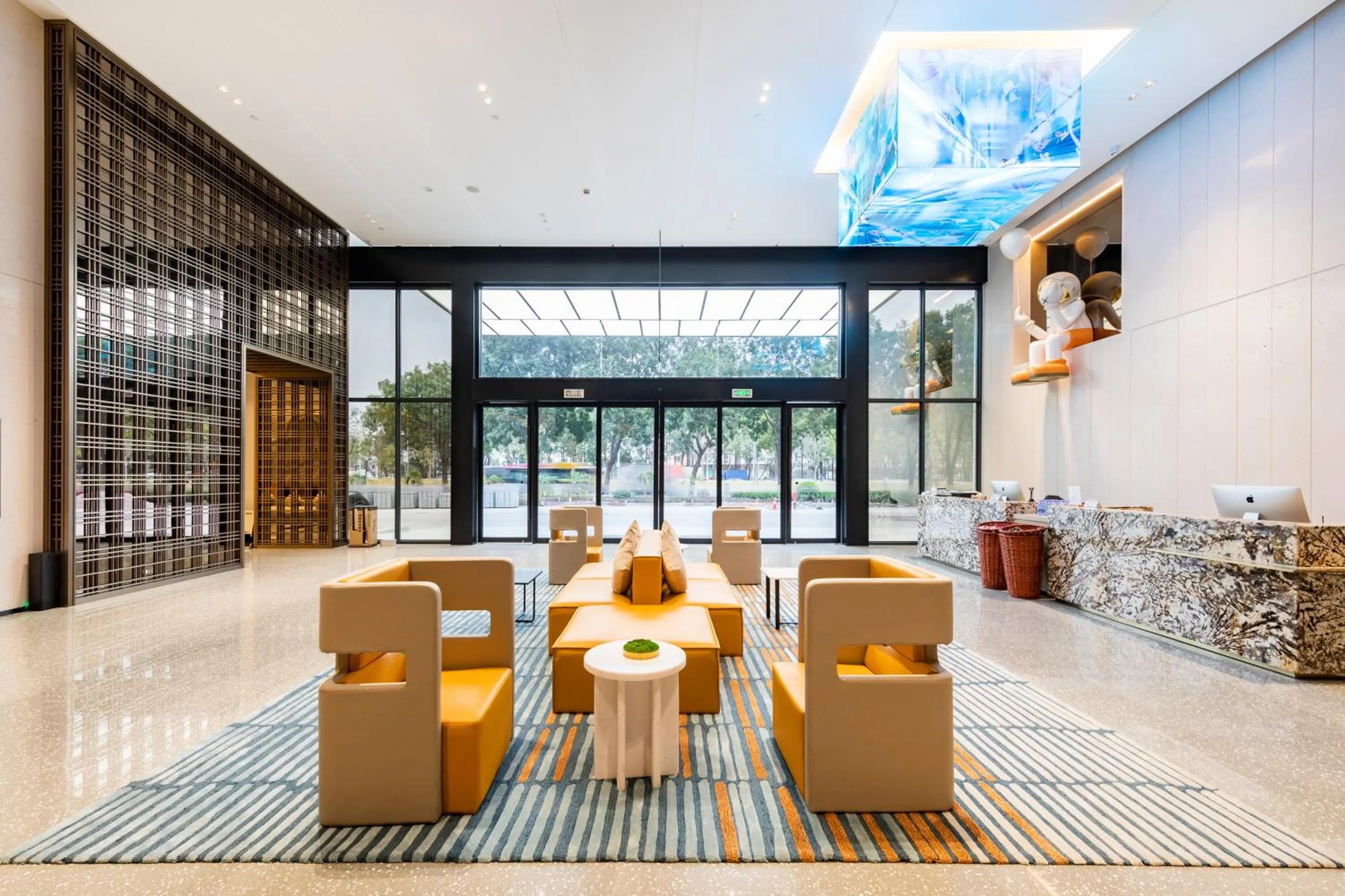 Seating area in Guangzhou Baiyun Airport MeHood Liz Hotel