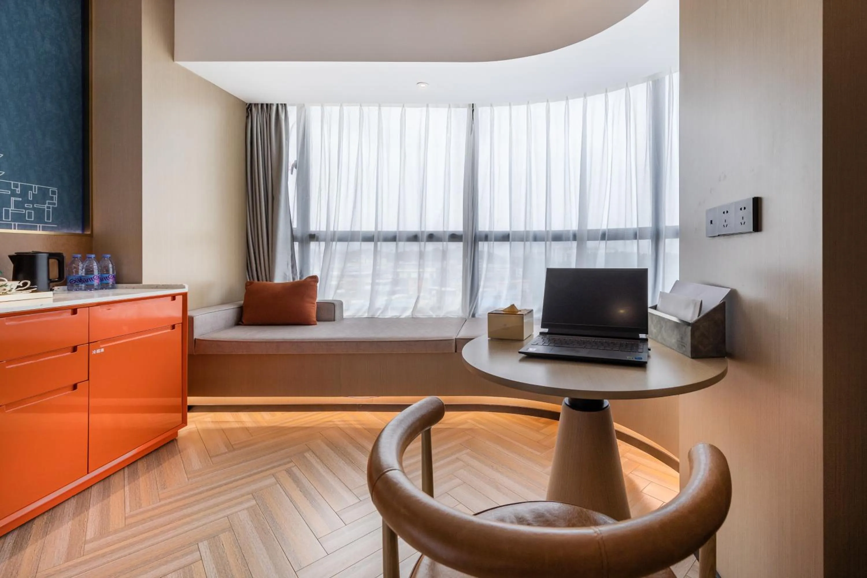 TV and multimedia in Guangzhou Baiyun Airport MeHood Liz Hotel