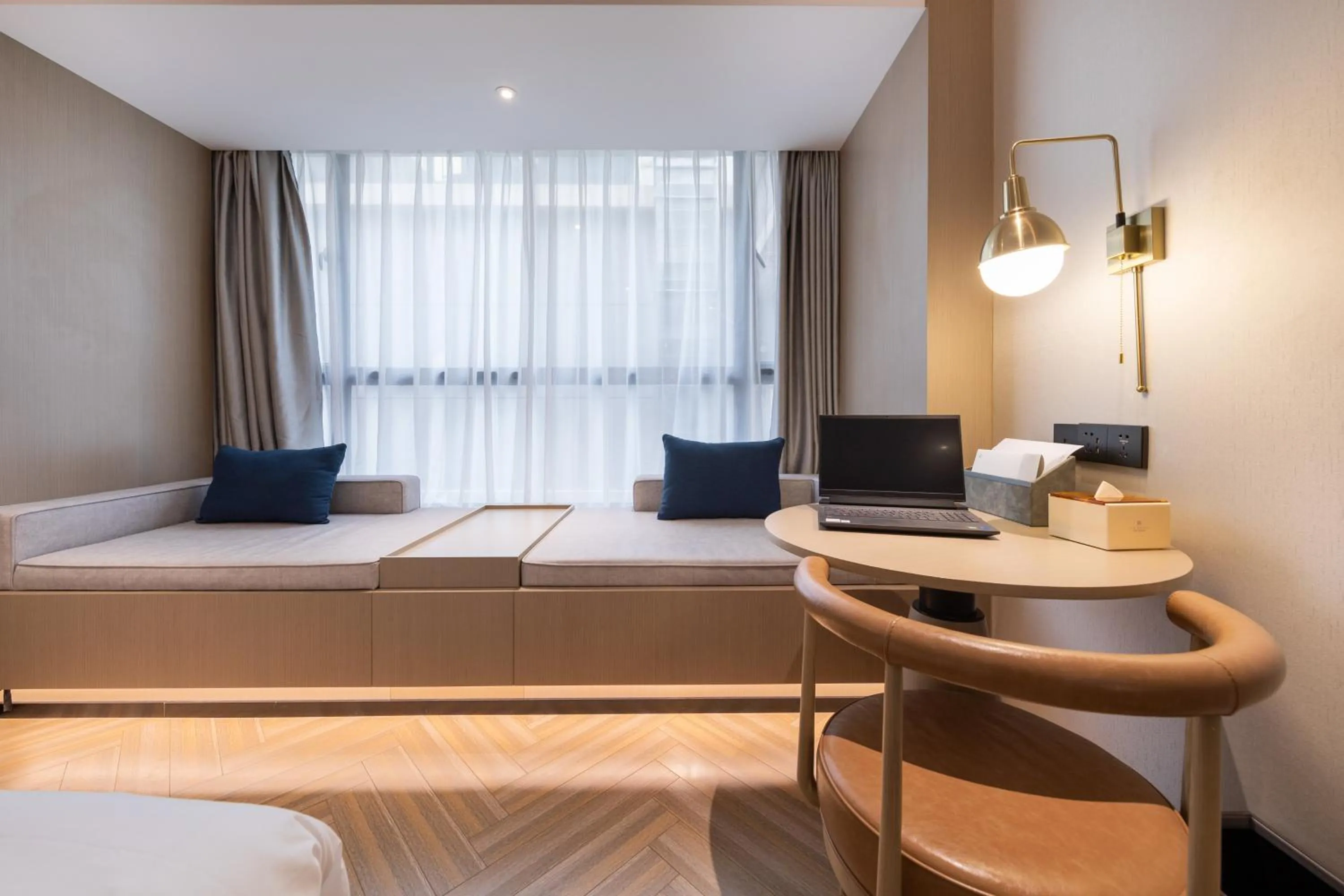 Photo of the whole room, Bed in Guangzhou Baiyun Airport MeHood Liz Hotel