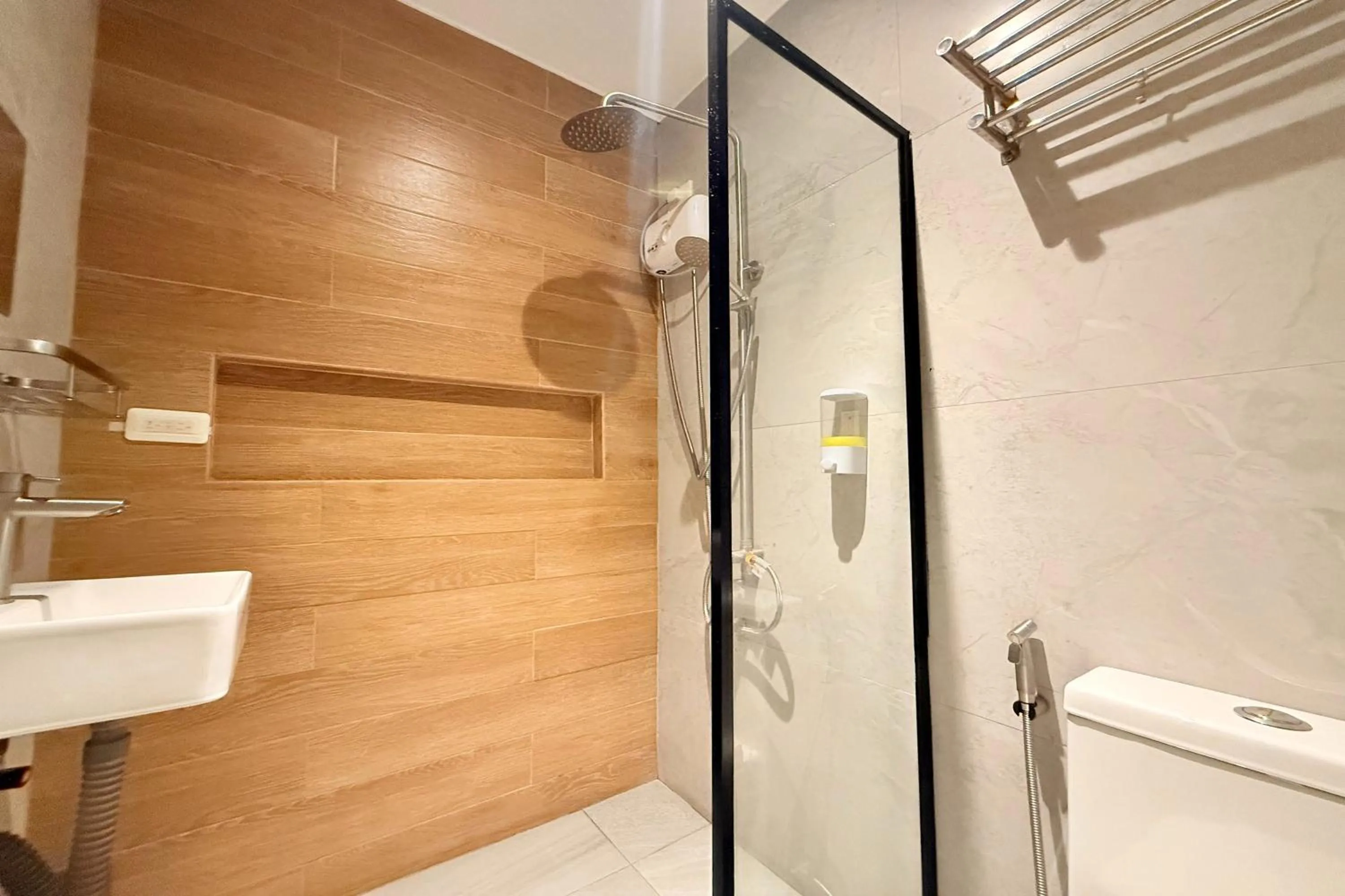 Shower in Aurora Suites Pasay near Airport