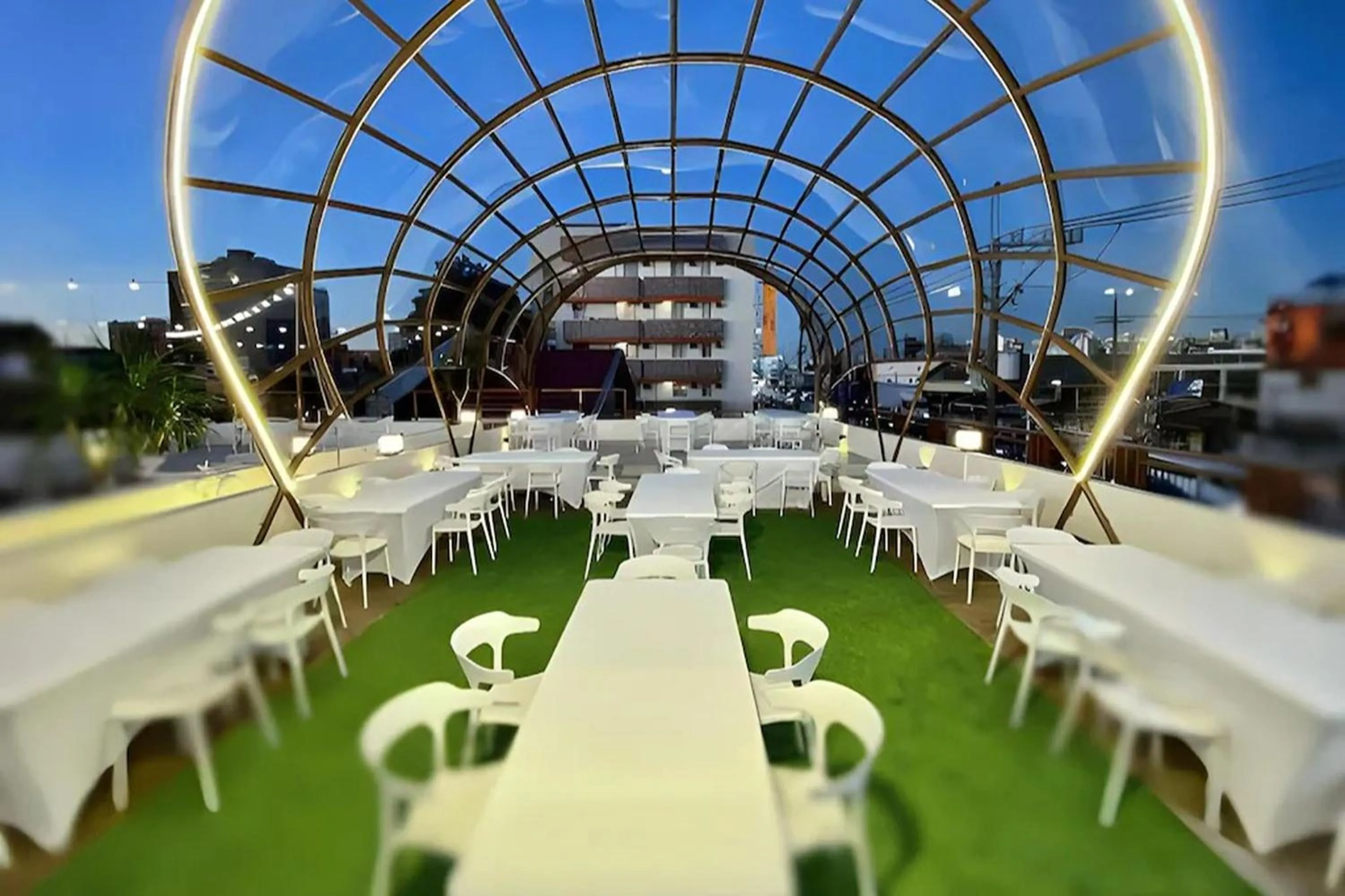 Restaurant/places to eat in Aurora Suites Pasay near Airport