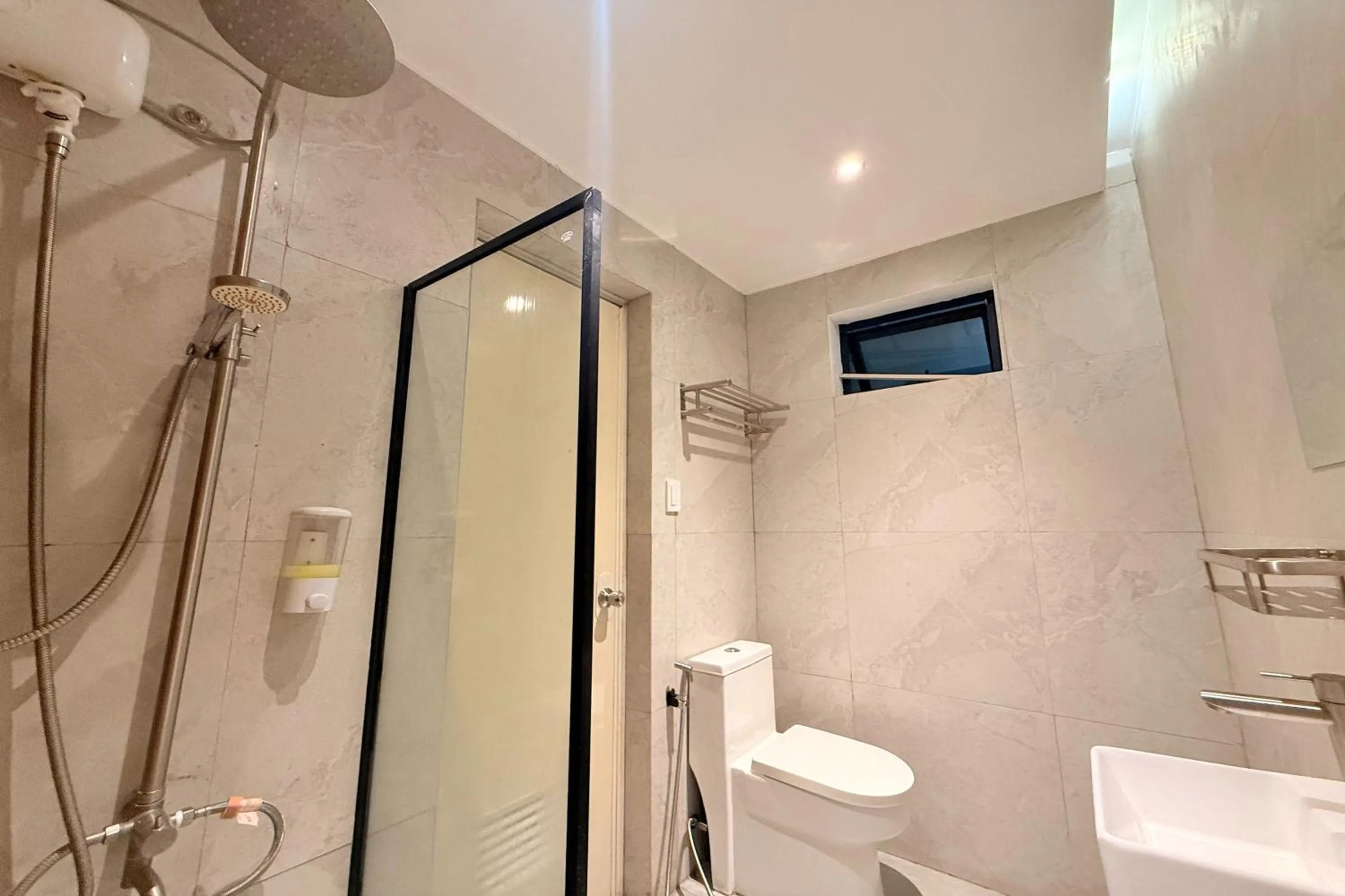 Shower in Aurora Suites Pasay near Airport