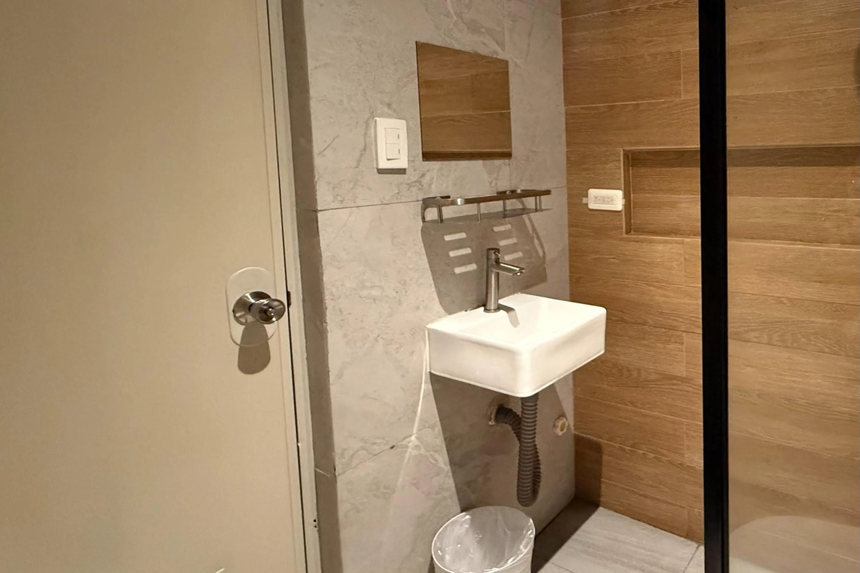 Bathroom in Aurora Suites Pasay near Airport