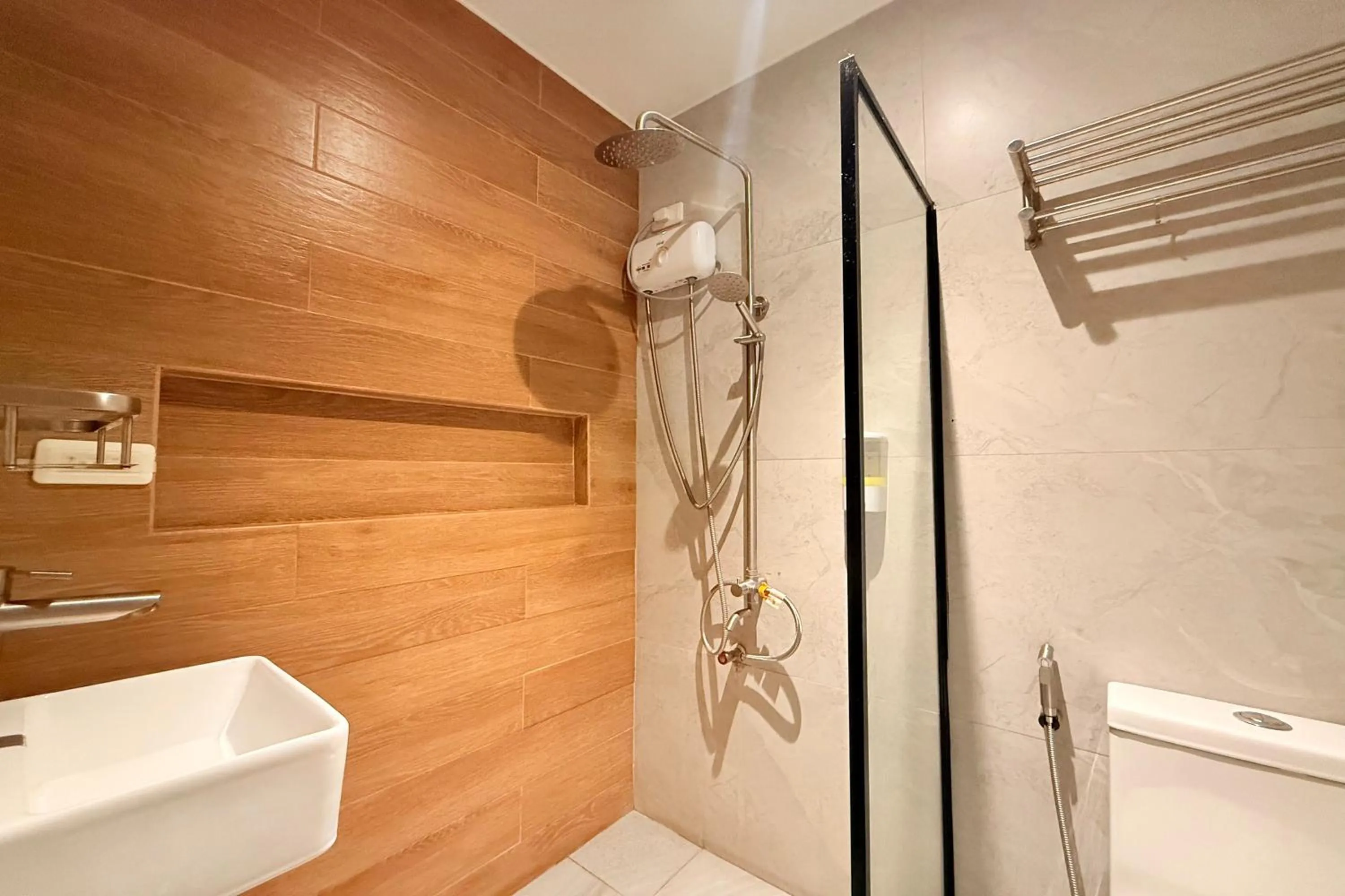 Shower in Aurora Suites Pasay near Airport