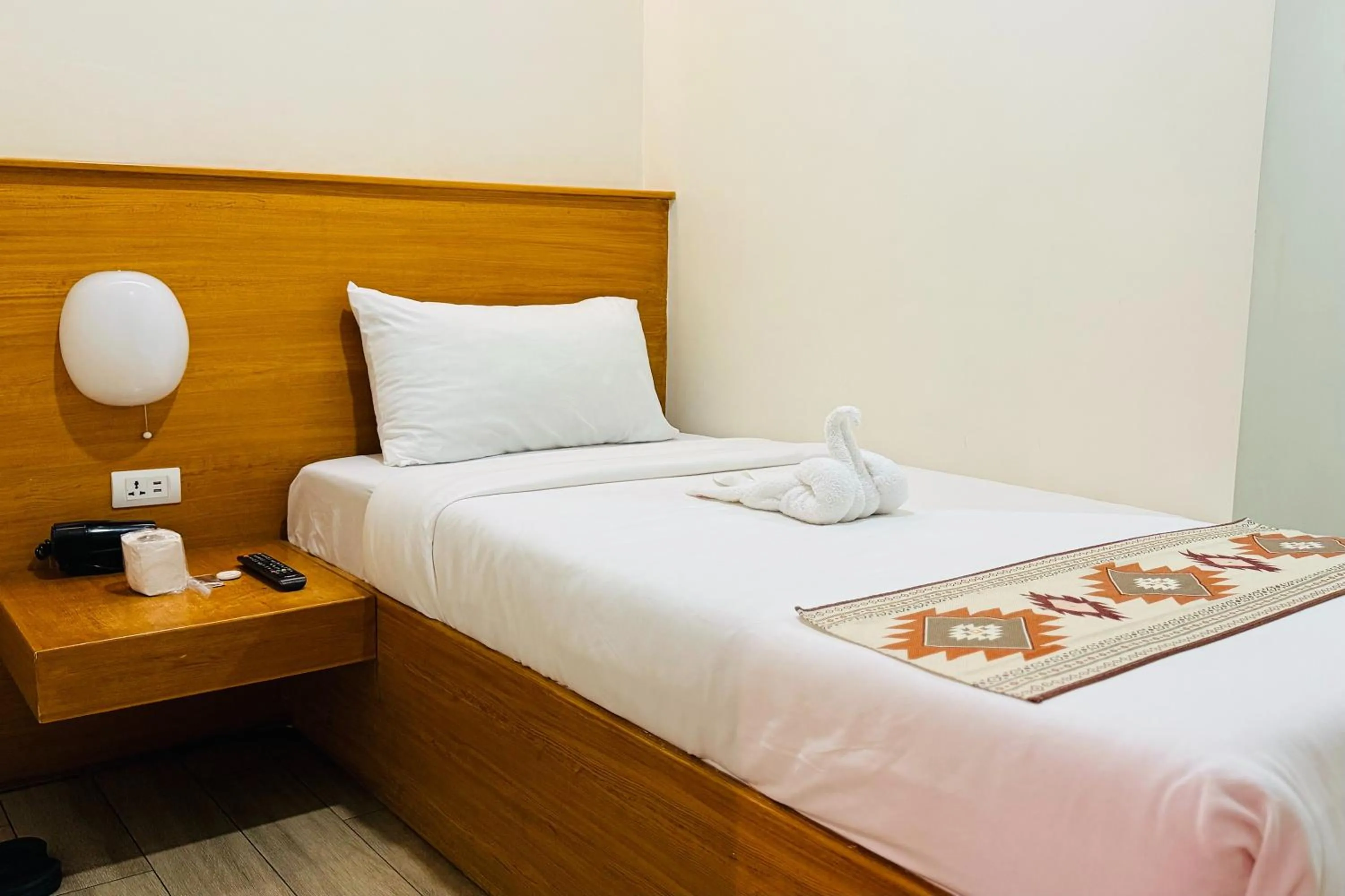 Bedroom, Bed in Aurora Suites Pasay near Airport