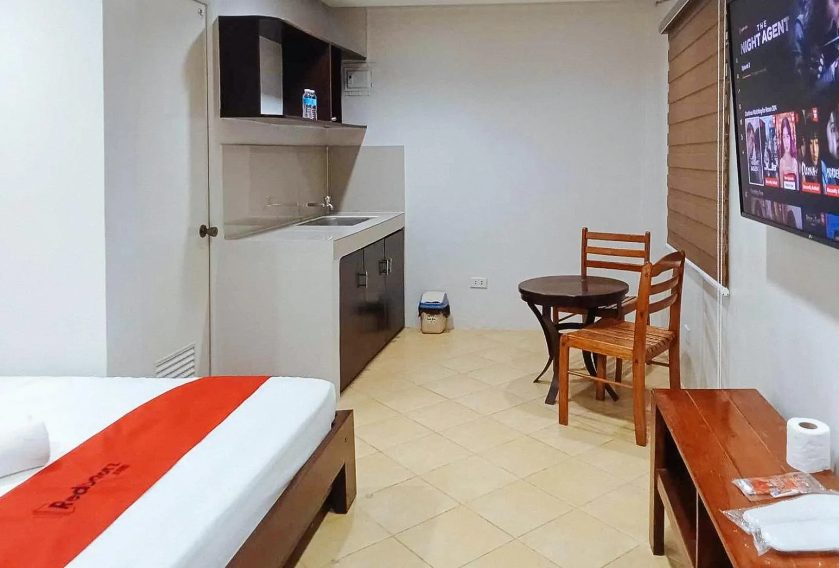 Toilet, Bed in RedDoorz at David's Travellers Inn Cavite