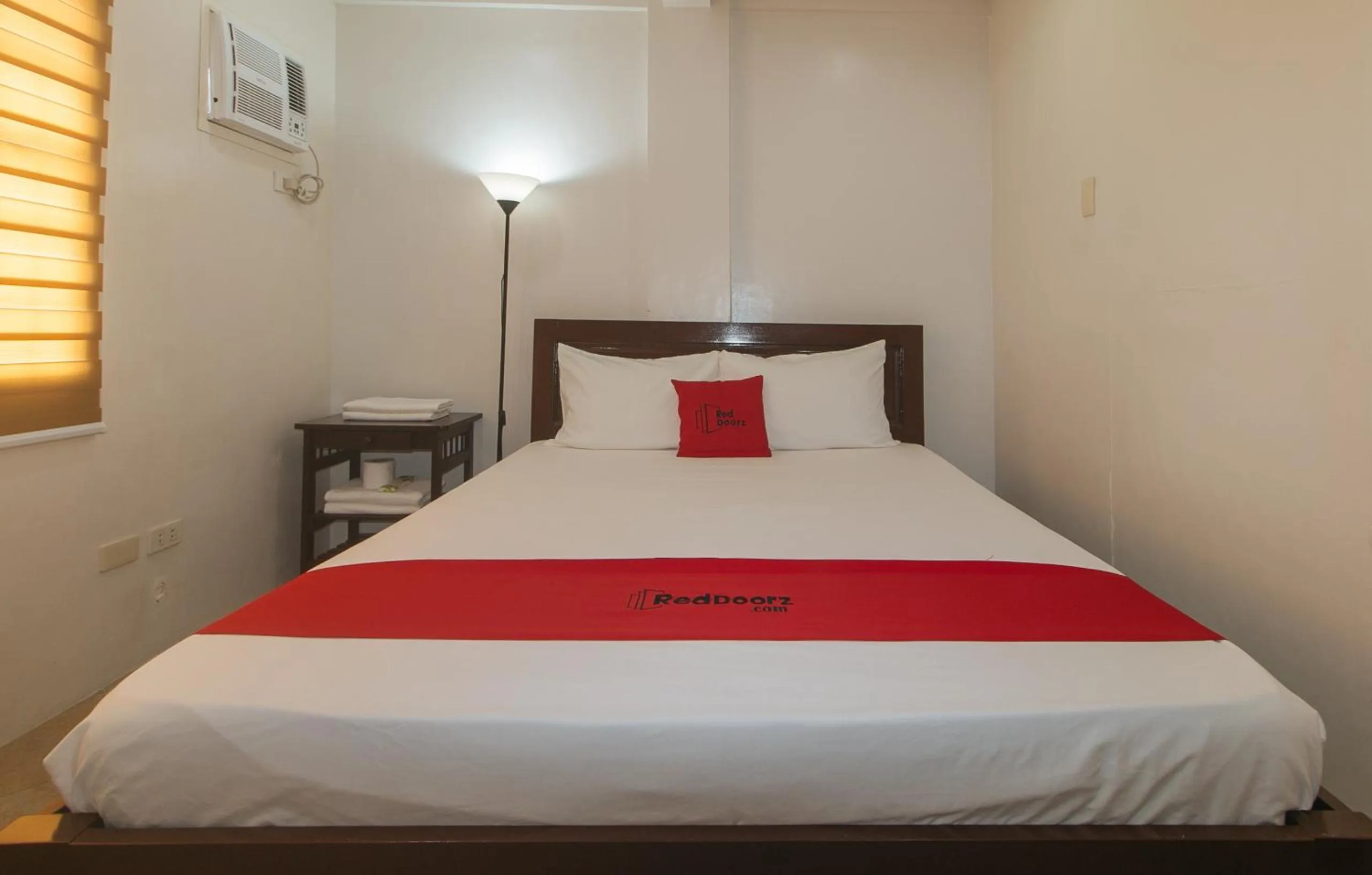 Photo of the whole room, Bed in RedDoorz at Davids Travellers Inn Cavite