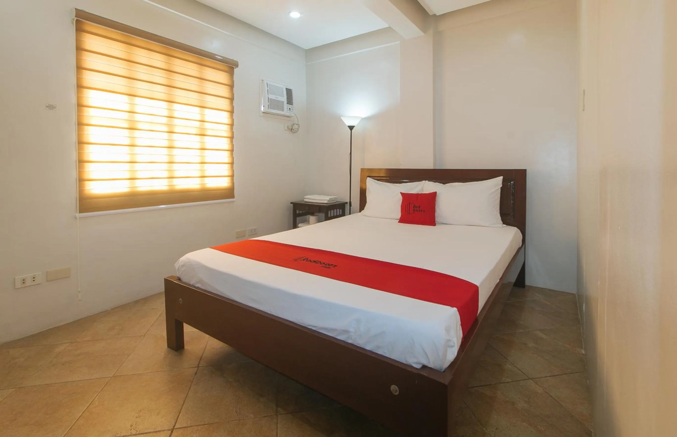 Bed in RedDoorz at Davids Travellers Inn Cavite